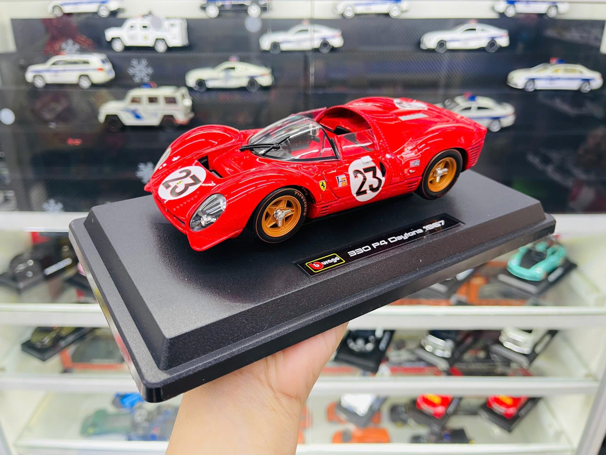  Mô hình xe Ferrari Daytona 330 P4 racing #23 - full kính - mở được 2 cửa tỉ lệ 1:24 Bburago 18-26310 OT24058 