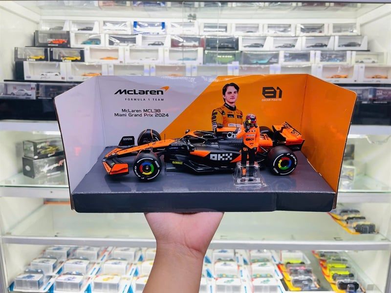  Mô hình xe đua F1 MCL38 Team Mc Laren N 4 Season 2024 có figure rời tỉ lệ 1:24 Bburago 18-28040 OT24091 
