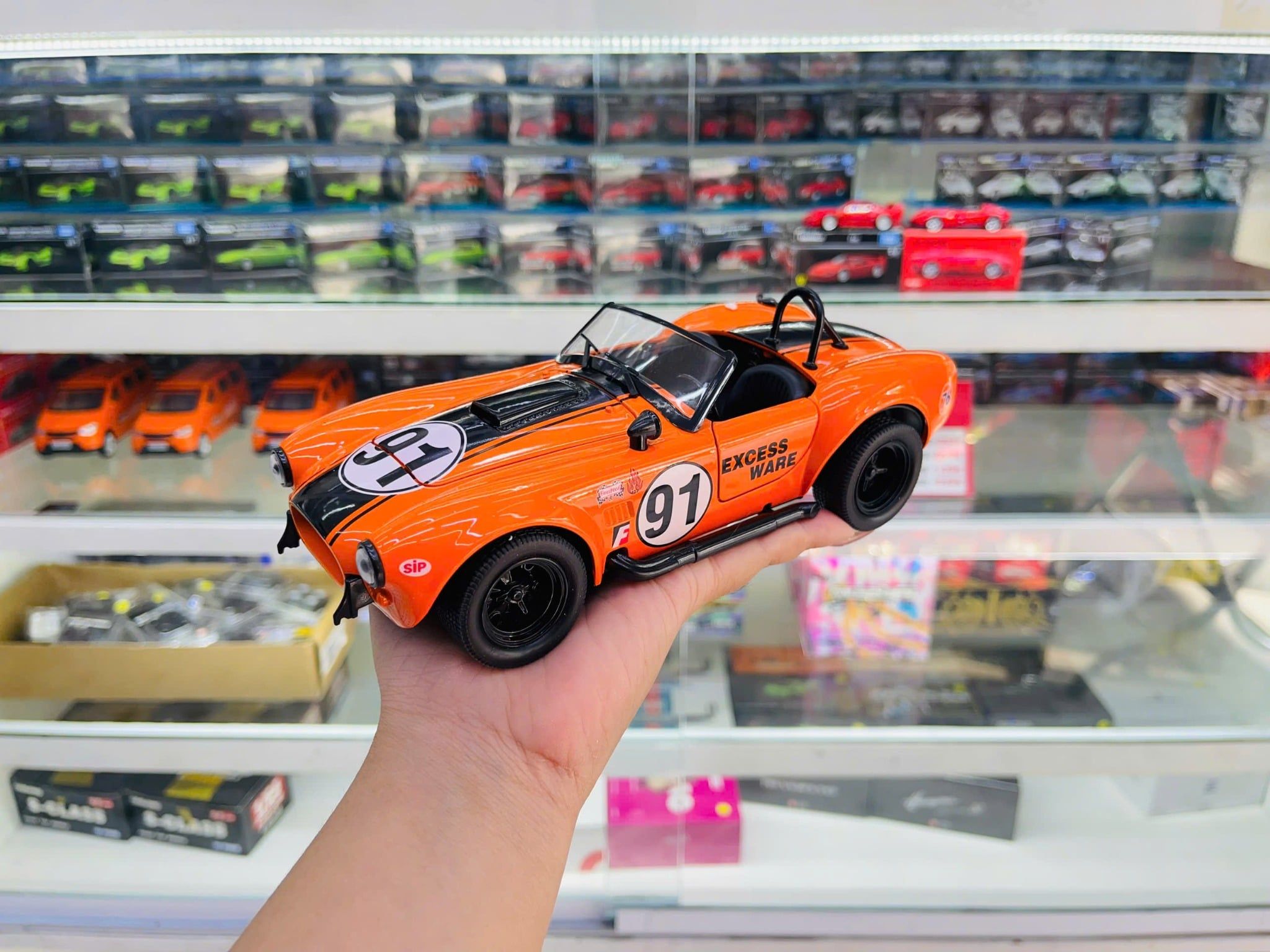  Mô hình xe Shelby Cobra racing full open tỉ lệ 1:24 Jiaye Model OT24109 