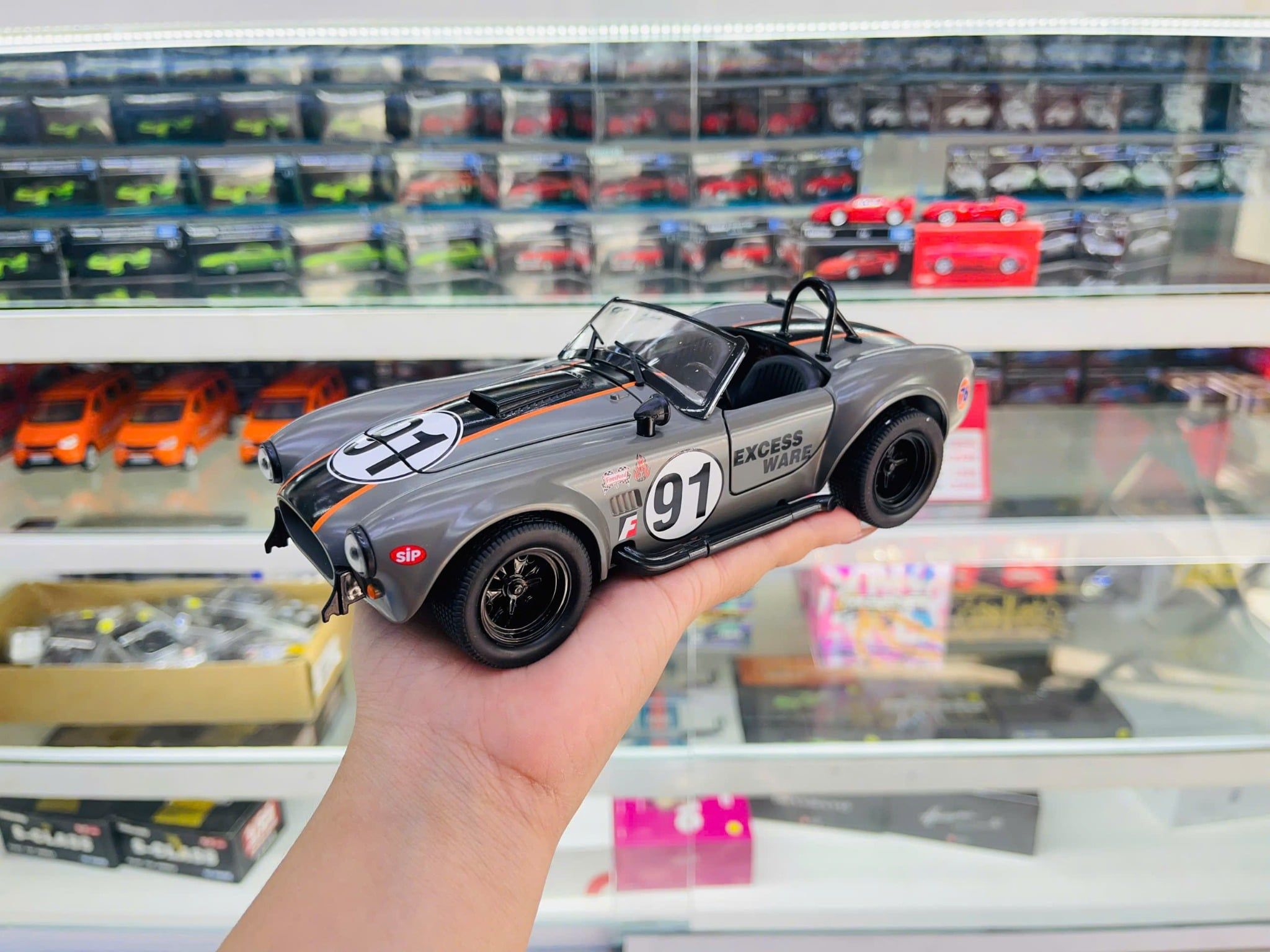  Mô hình xe Shelby Cobra racing full open tỉ lệ 1:24 Jiaye Model OT24109 