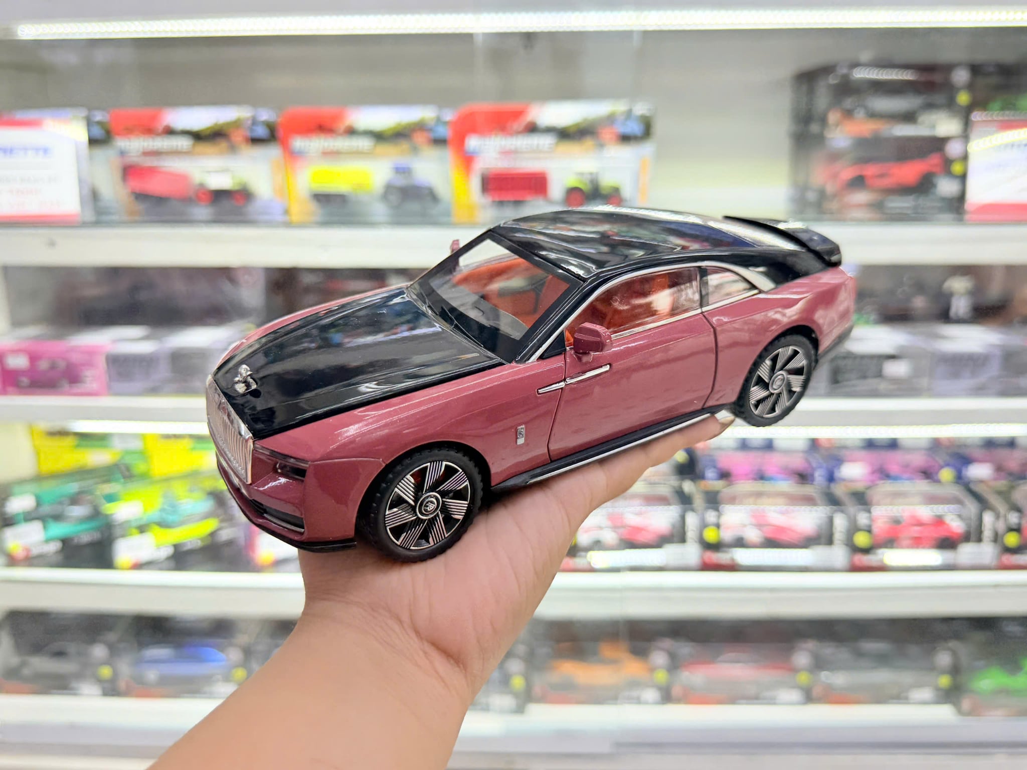  Xe ô tô mô hình bằng hợp kim và nhựa RR Spectre full kính đánh lái được tỉ lệ 1:24 Alloy Model OT24158 