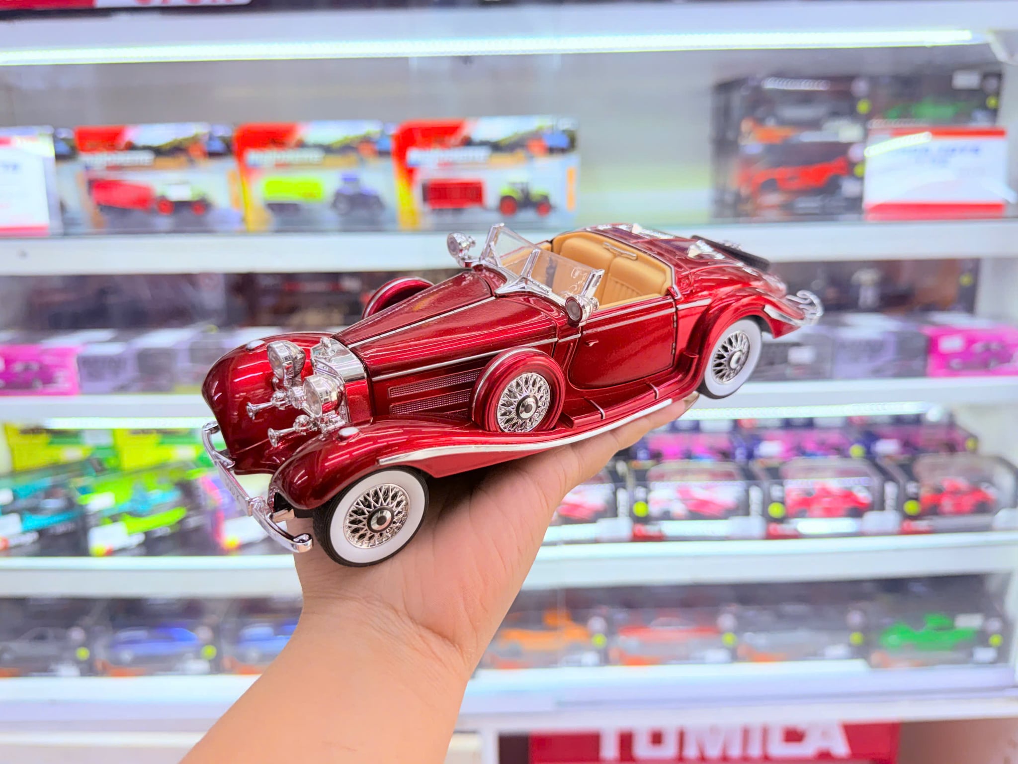  Xe ô tô mô hình bằng hợp kim và nhựa Merc 500K phun Khói đánh lái được tỉ lệ 1:24 Alloy Model OT24162 