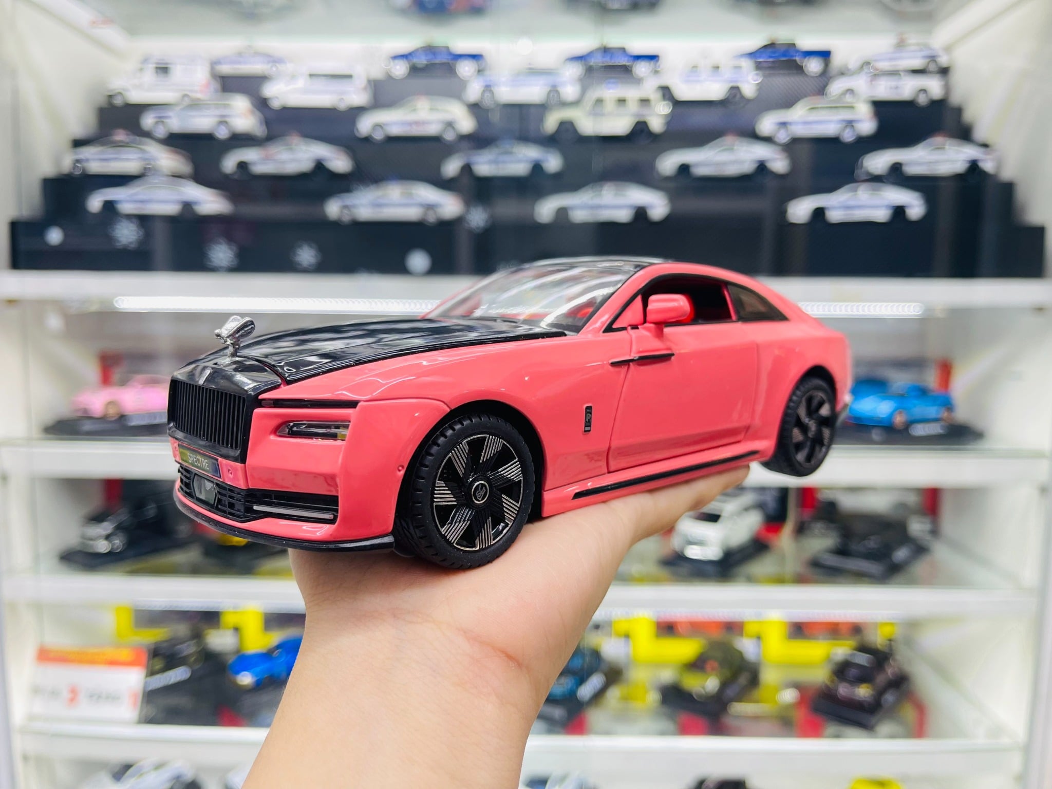  Mô hinh xe Rolls Royce Spectre full open - đánh lái được tỉ lệ 1:24 Newao OT312 
