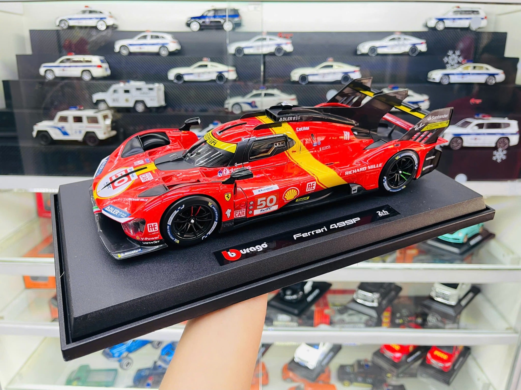  Mô hình xe Ferrari 499P 3.0L turbo V6 team Ferrari Corse #50 - #51 24h Le Mans 2023 18-16301 (#50) tỉ lệ 1:18 Bburago OT374 