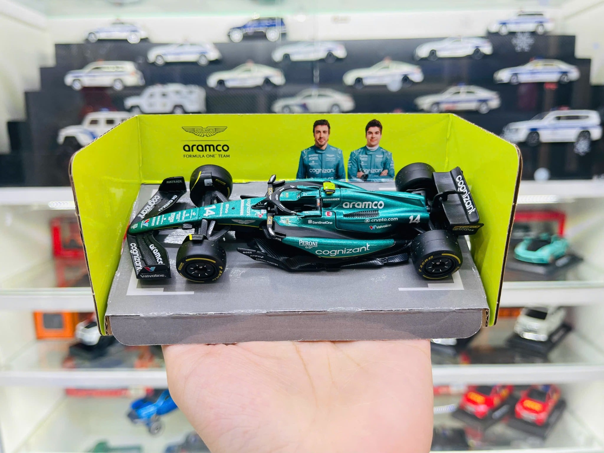  Mô hình xe đua F1 Formula Aston Martin 2023 AMR23 tỉ lệ 1:43 Bburago OT43003 18-38190 