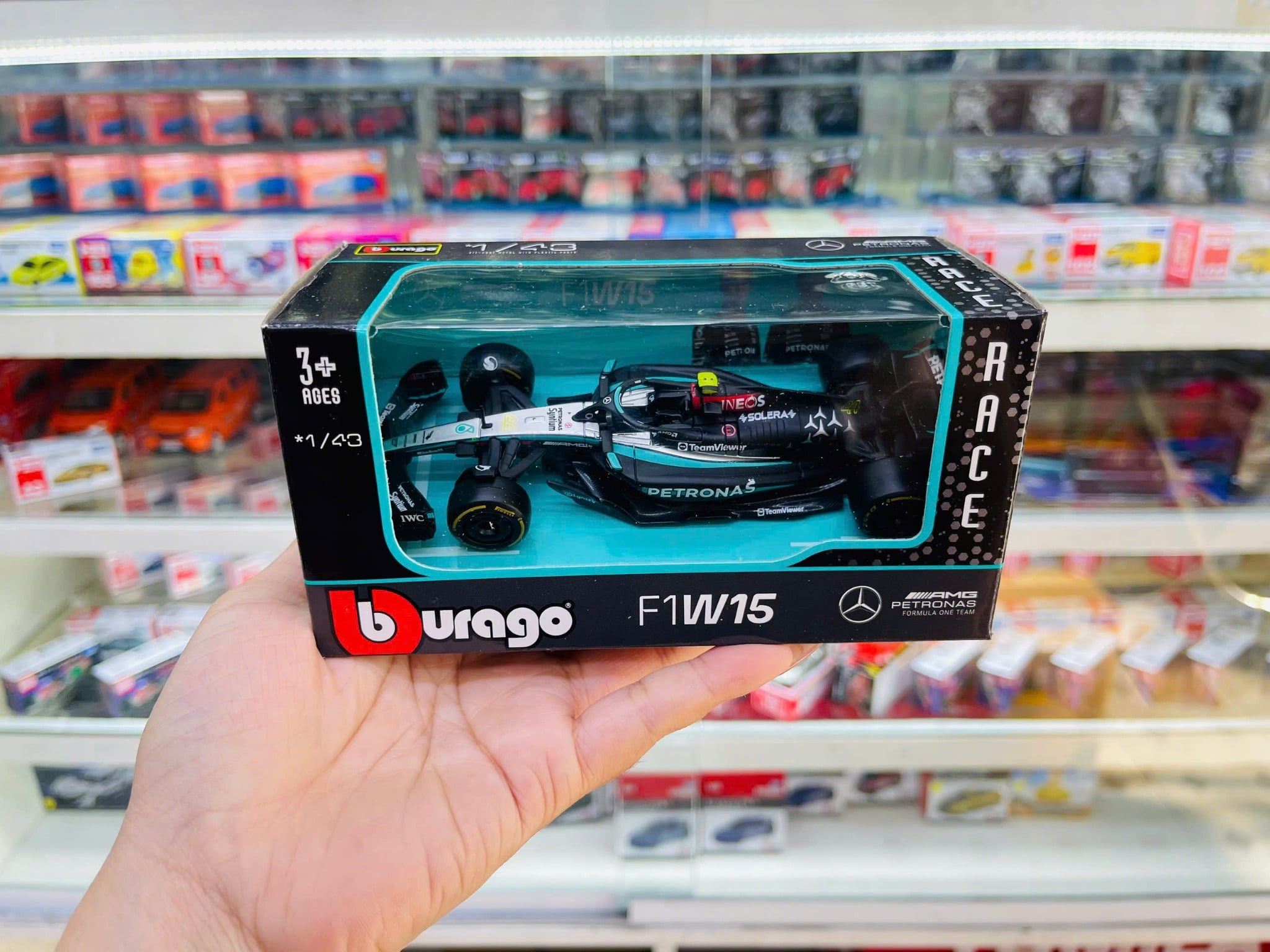  Mô hình xe đua F1 2024 Mercedes AMG Petronas F1 W15 E Performance tỉ lệ 1:43 Bburago OT43019 