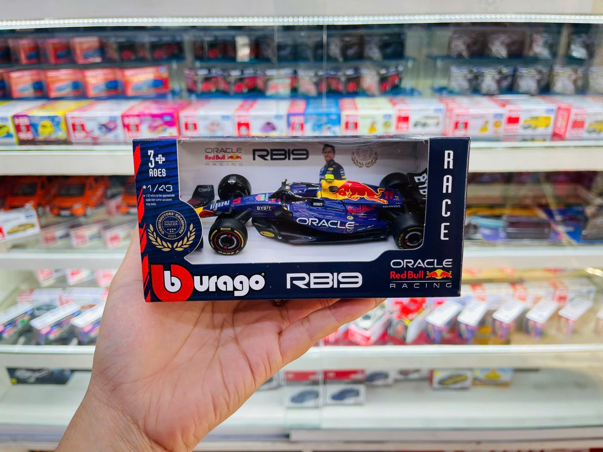  Mô hình xe đua F1 Forrmula Oracle Redbull racing RB19 Las Vegas tỉ lệ 1:43 Bburago OT43025 