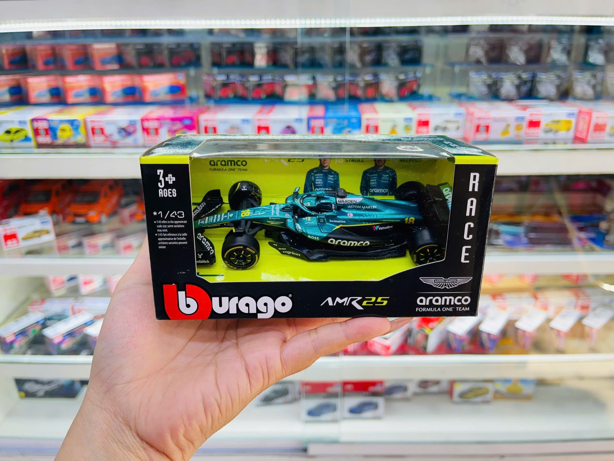  Mô hình xe đua F1 Formula 1 Aston Martin AMR25 2025 tỉ lệ 1:43 Bburago OT43027 