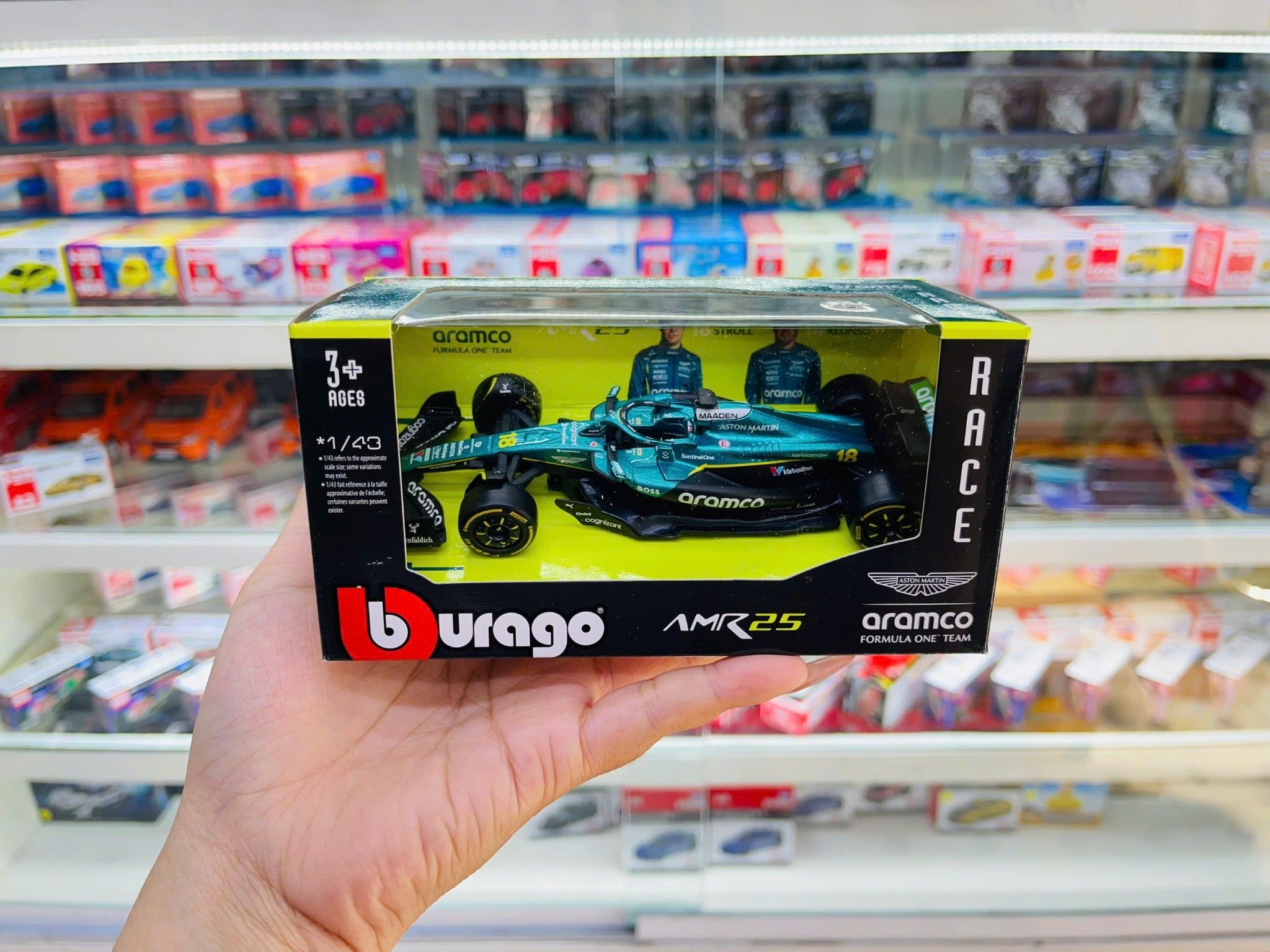  Mô hình xe đua F1 Formula 1 Aston Martin AMR25 2025 tỉ lệ 1:43 Bburago OT43027 