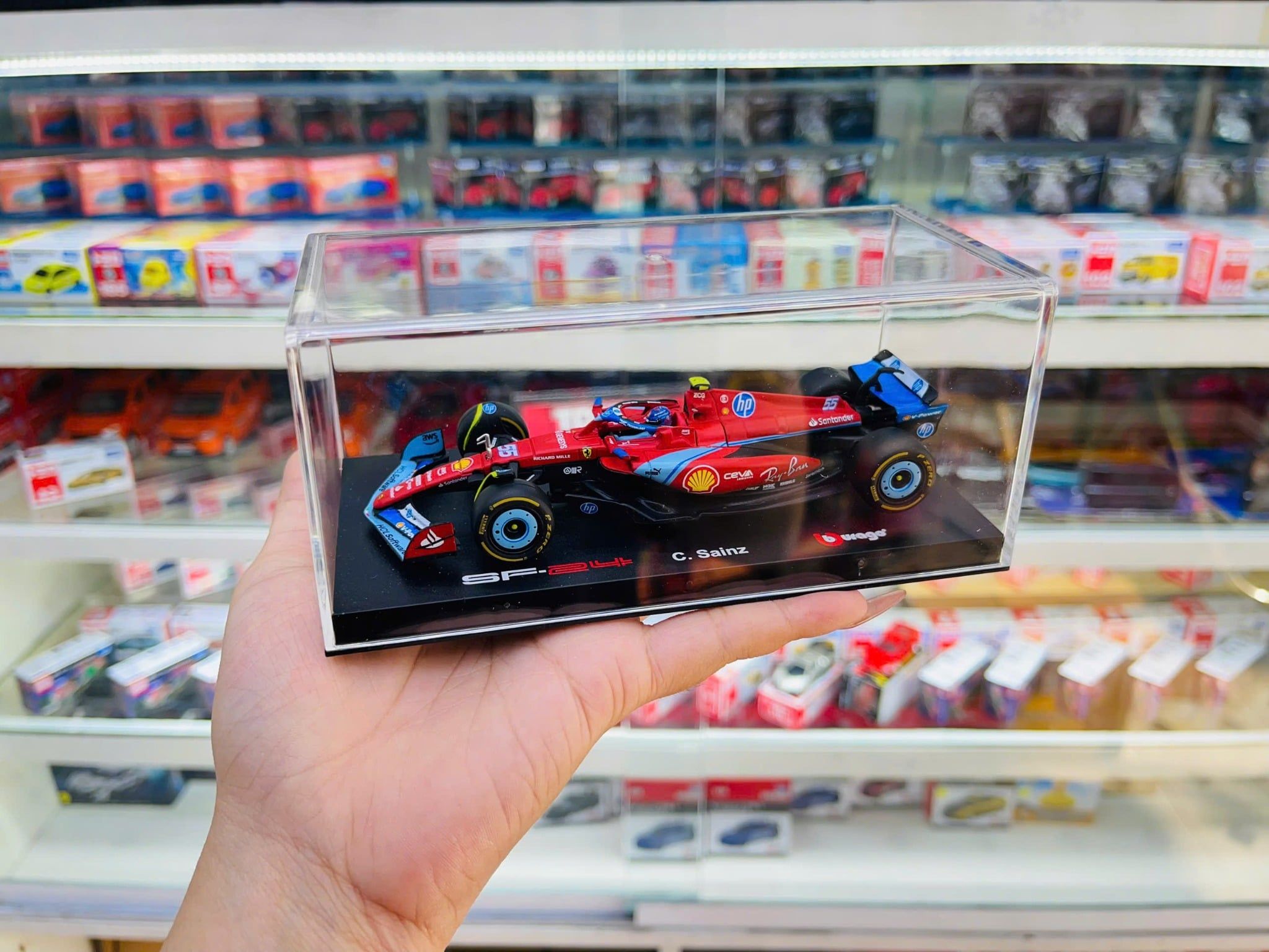  Mô hình xe đua F1 Formula Ferrari SF-24 Miami GP 2024 hộp mica tỉ lệ 1:43 Bburago OT43028 