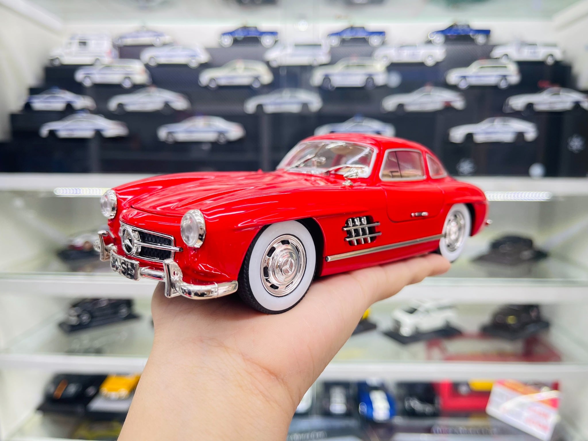  Mô hình xe Mercedes-Benz 300SL full open có đèn có âm thanh đánh lái được tỉ lệ 1:24 Jinlifang OT433 