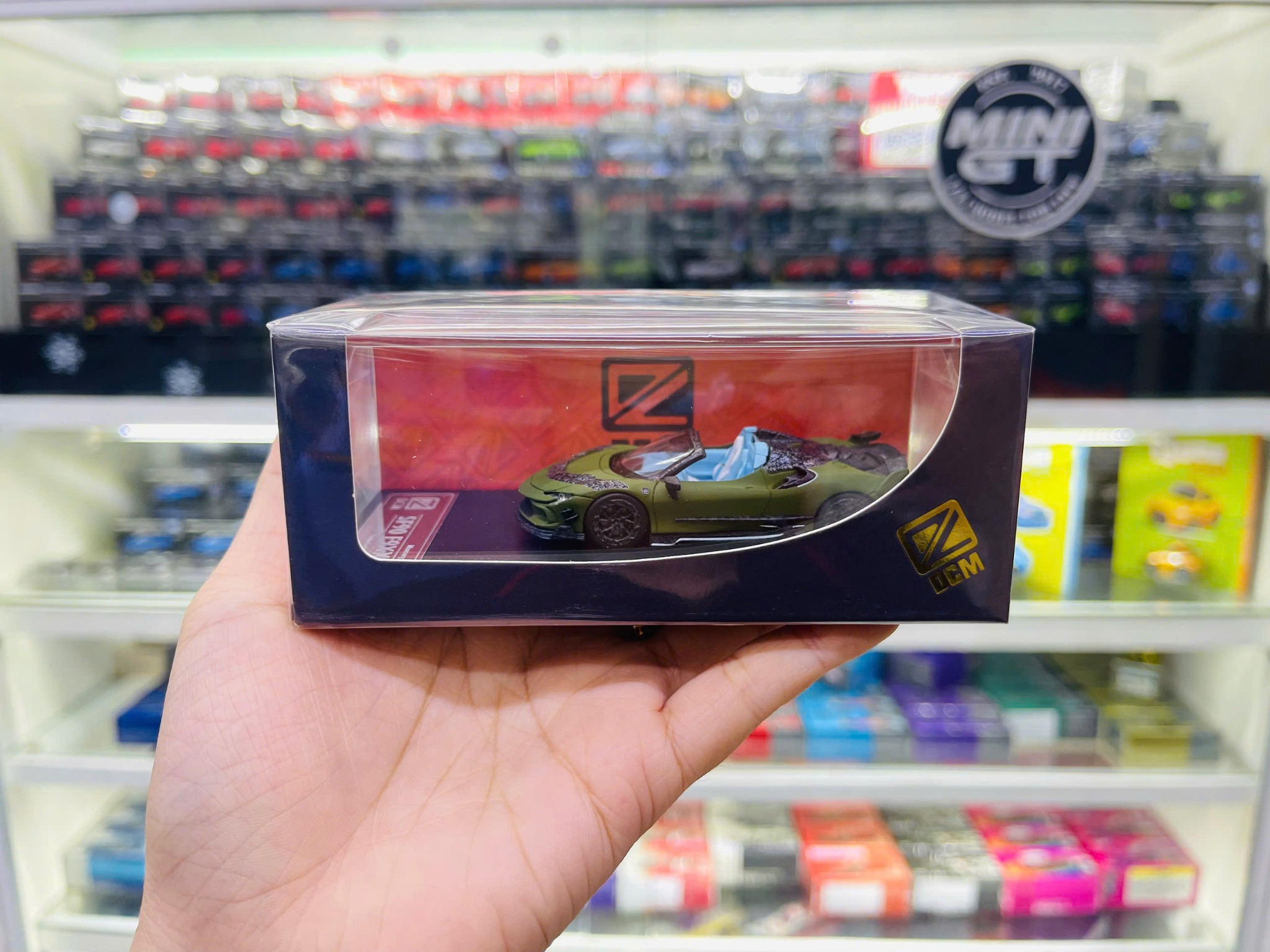  Mô hình xe Ferrari SF90 F9XX Mansory Assetto Fiorano limited 500pcs tỉ lệ 1:64 DCM model OT64419 