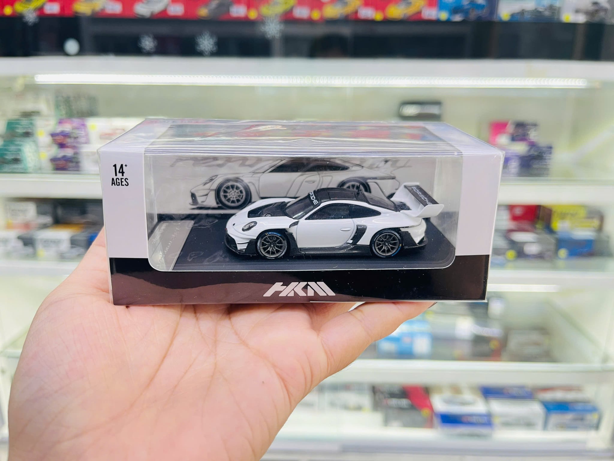  Mô hình xe Porsche 911 (992) GT3 R Rennsport with Brumos Wing tỉ lệ 1:64 HKM OT64451 