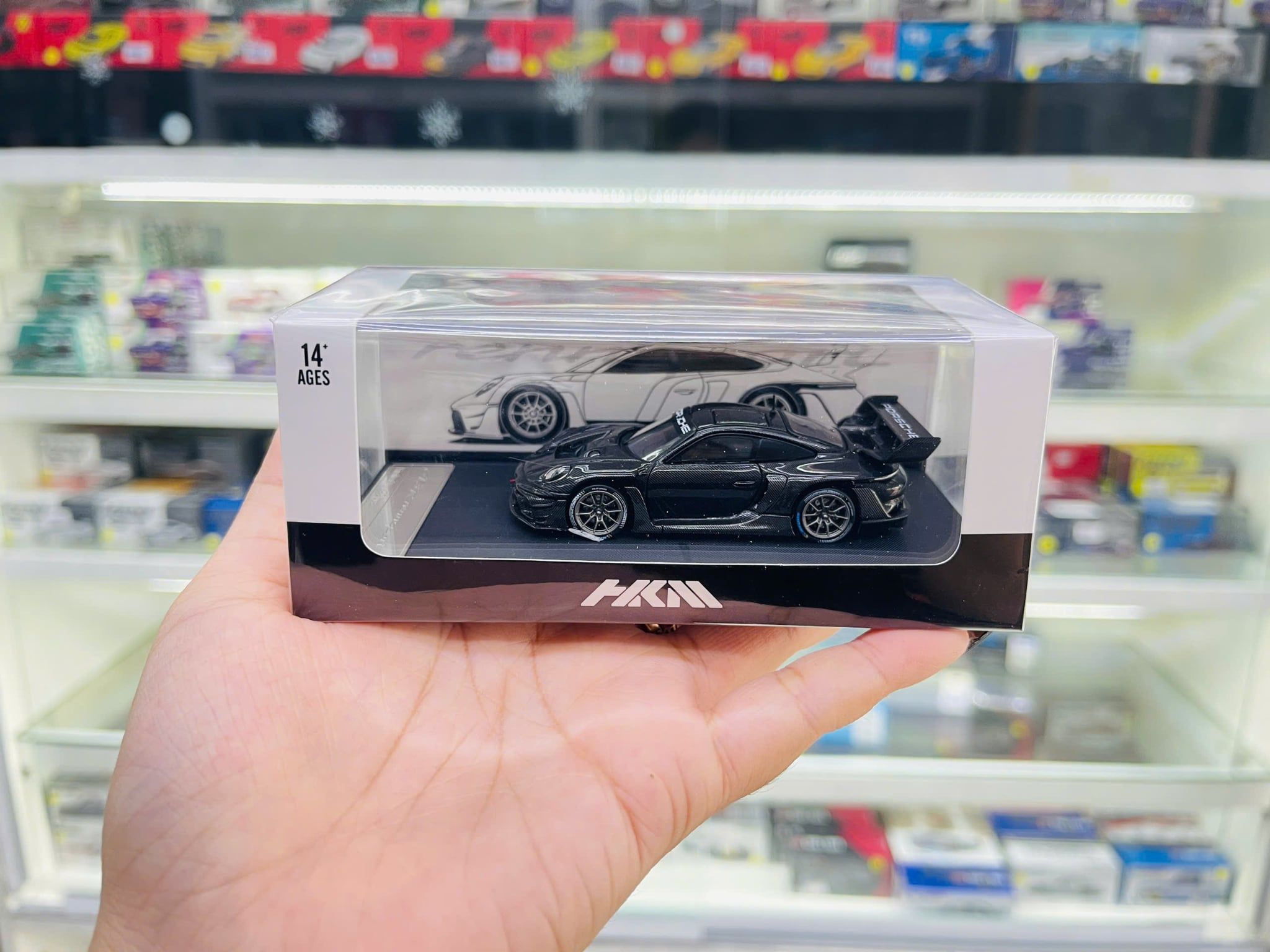  Mô hình xe Porsche 911 (992) GT3 R Rennsport with Brumos Wing tỉ lệ 1:64 HKM OT64451 