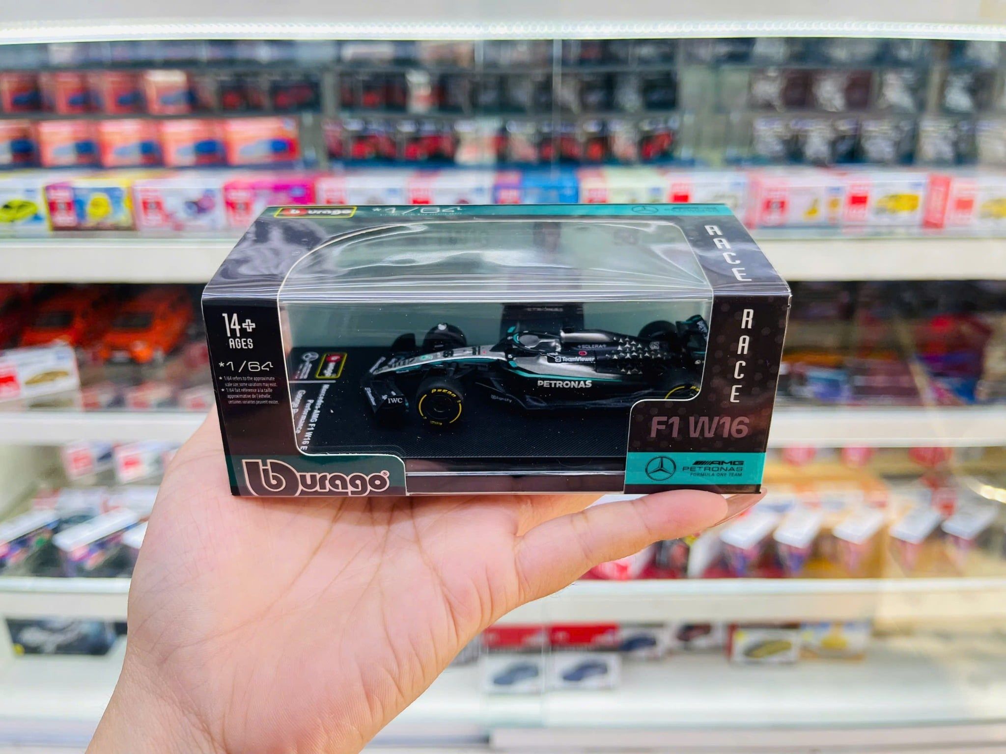  Mô hình xe đua F1 Formula 1 Mercedes Benz Petronas AMG W16 E hộp mica tỉ lệ 1:64 Bburago OT64806 