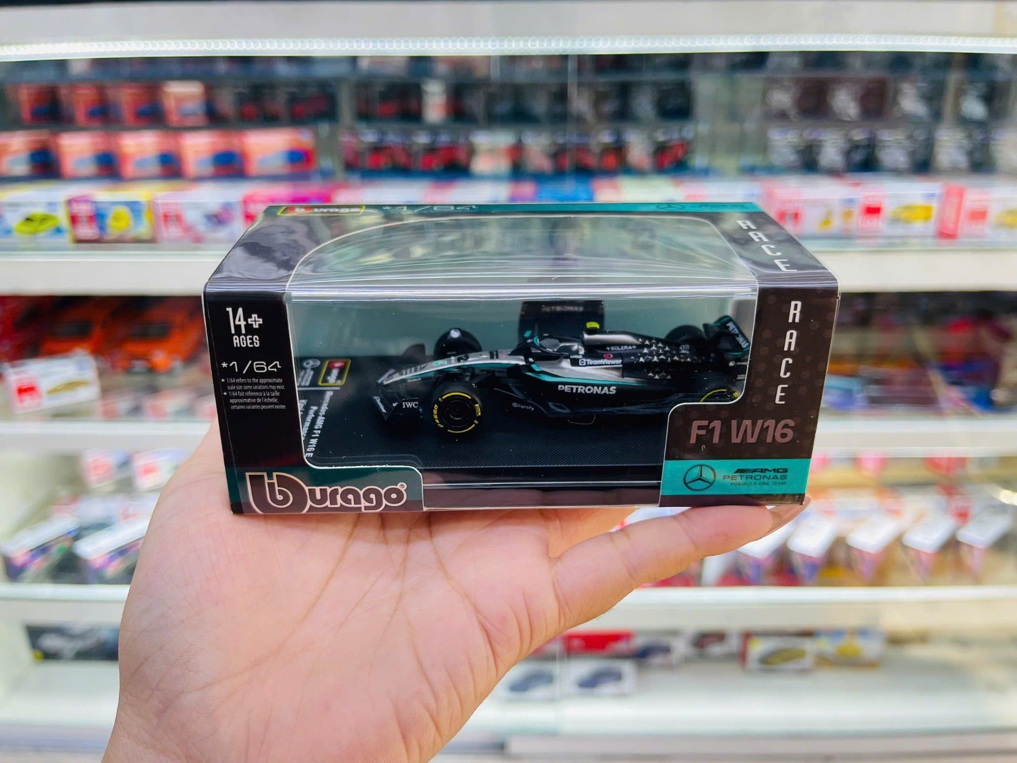  Mô hình xe đua F1 Formula 1 Mercedes Benz Petronas AMG W16 E hộp mica tỉ lệ 1:64 Bburago OT64806 