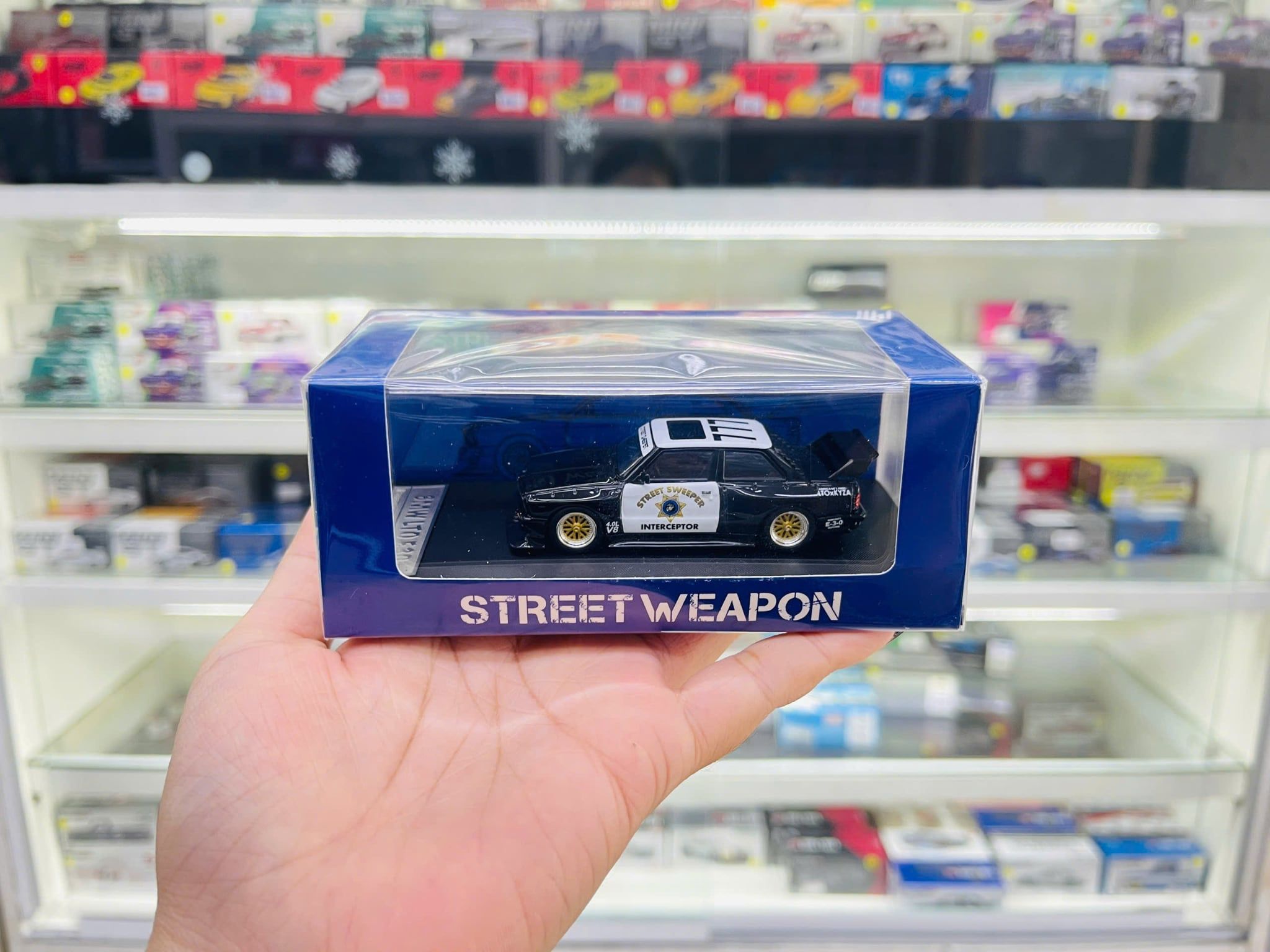  Mô hình xe BMW E30 M3 LTO Modified custom livery tỉ lệ 1:64 Street weapon OT64818 