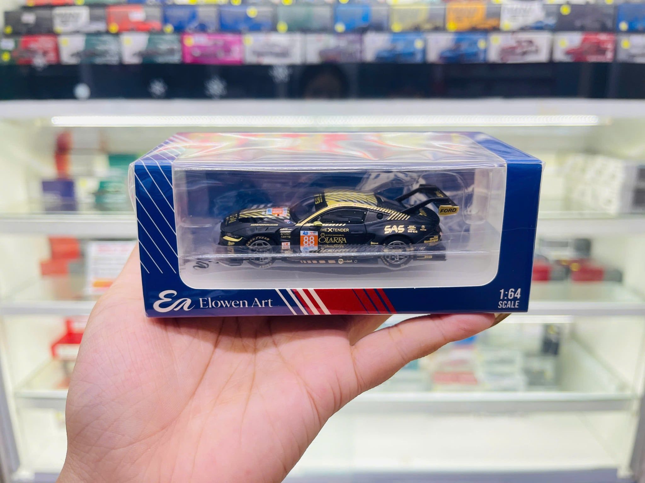  Mô hình xe Ford Mustang GT3 24 Hours of Le Mans #88 Black Gold livery tỉ lệ 1:64 Elowen Art OT64897 