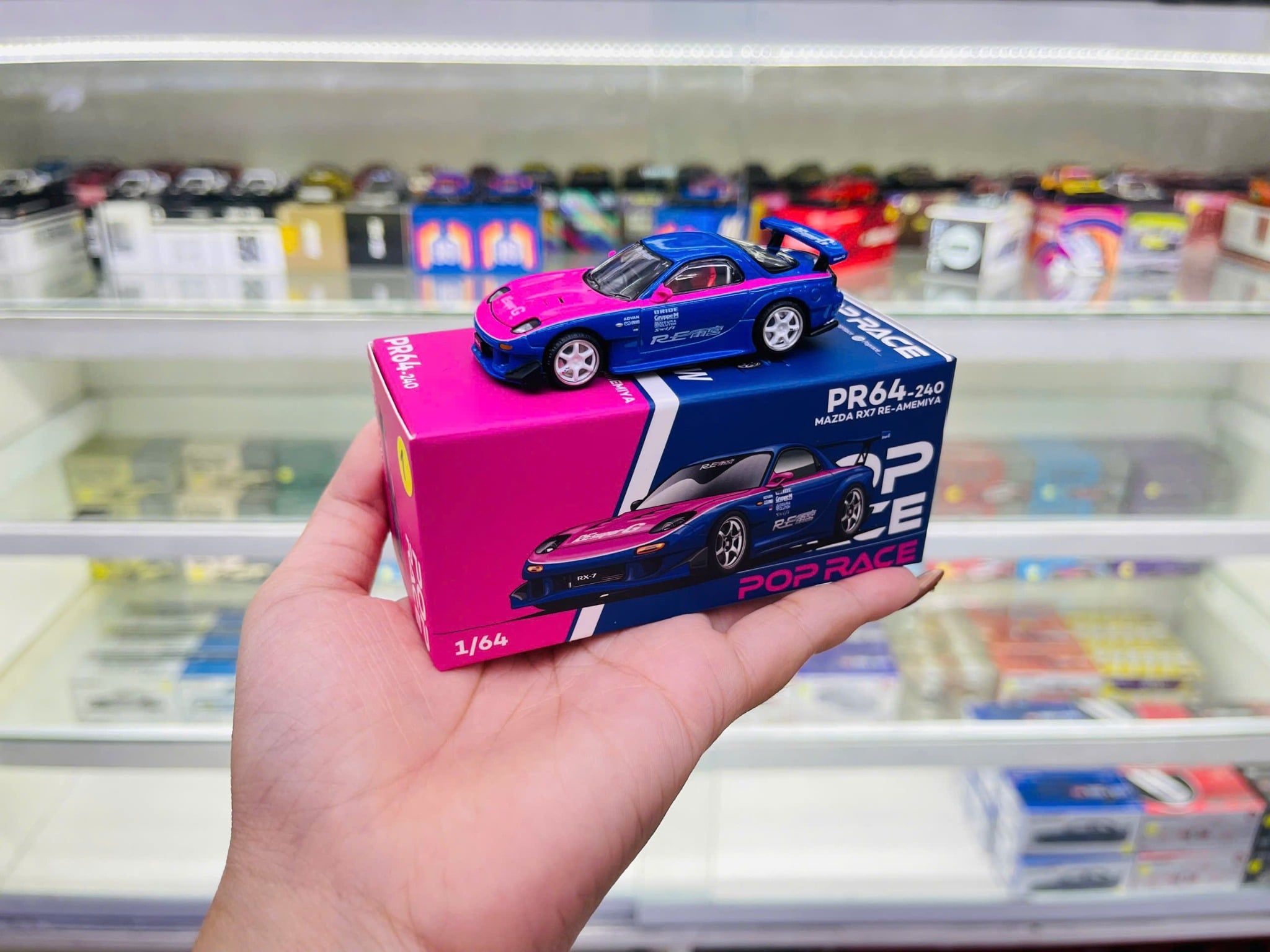  [Hàng Loose] Mô hình xe Mazda RX7 Re-Amemiya - blue/pink tỉ lệ 1:64 Poprace PR640240 