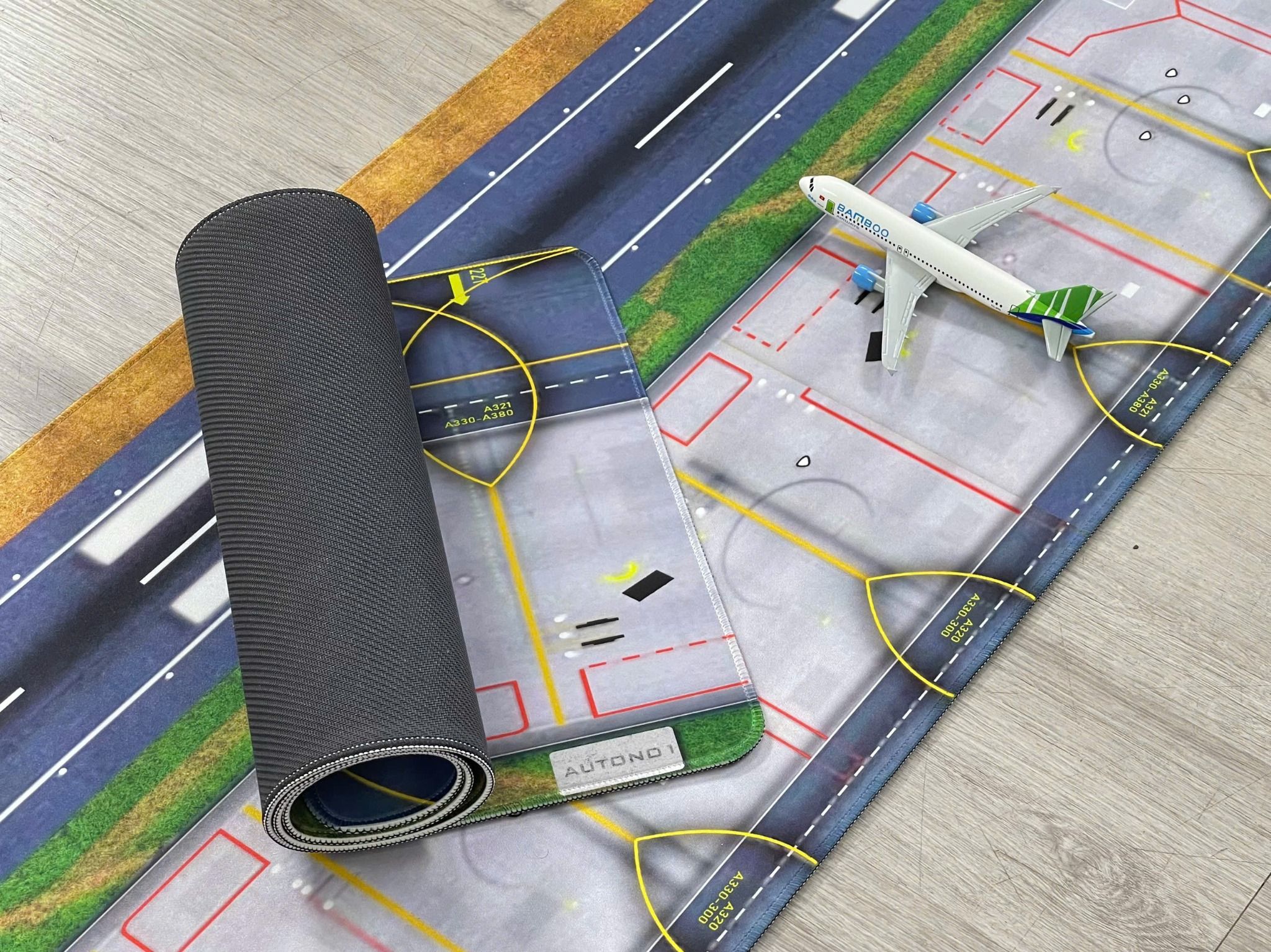  Phụ kiện thảm sa bàn chống trượt mô phỏng bãi đáp, sân bay kích thước 90x40cm 3mm cho mô hình máy bay Autono1 PT001 