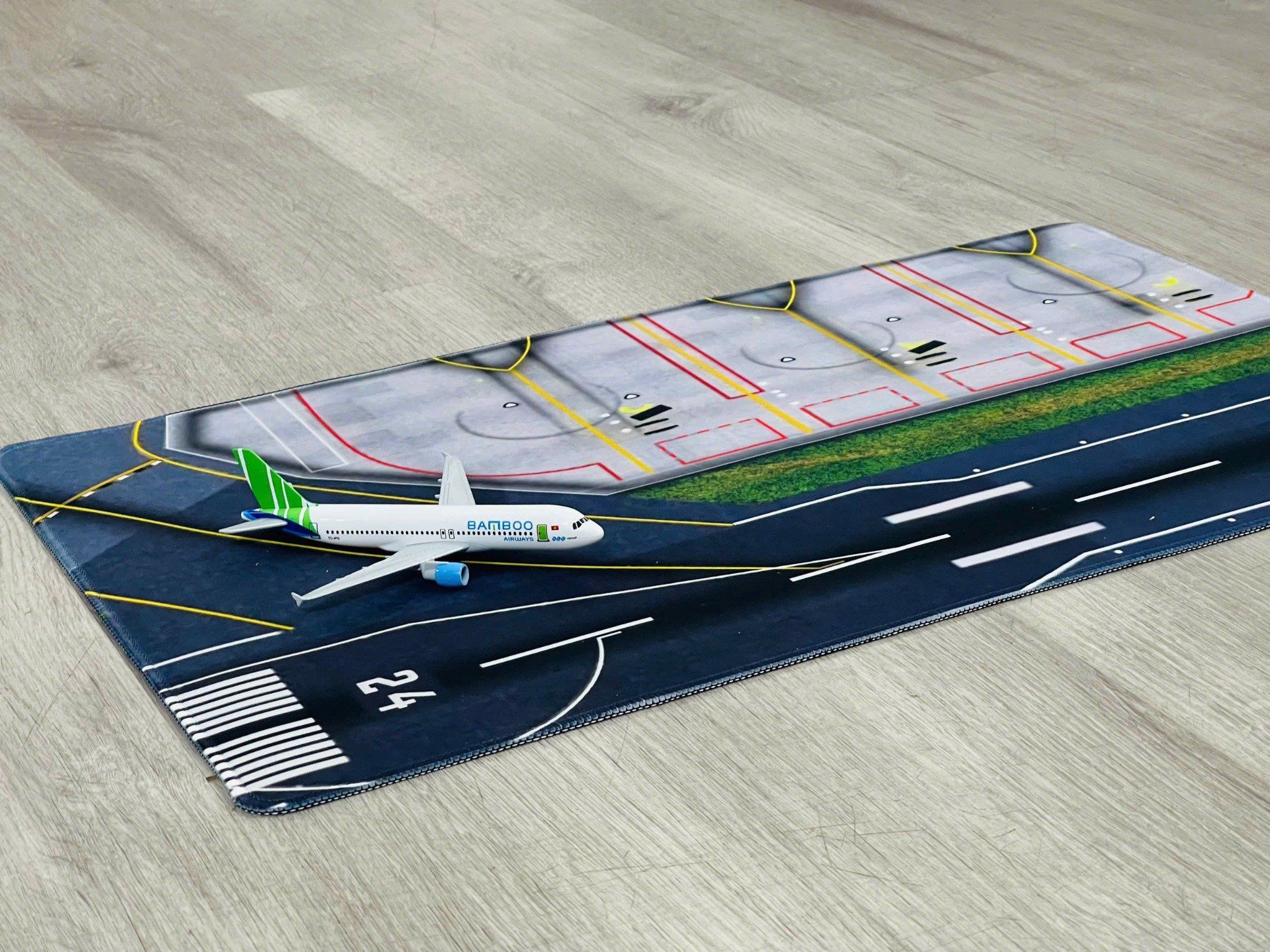  Phụ kiện thảm sa bàn chống trượt mô phỏng bãi đáp, sân bay kích thước 90x40cm 3mm cho mô hình máy bay Autono1 PT001 