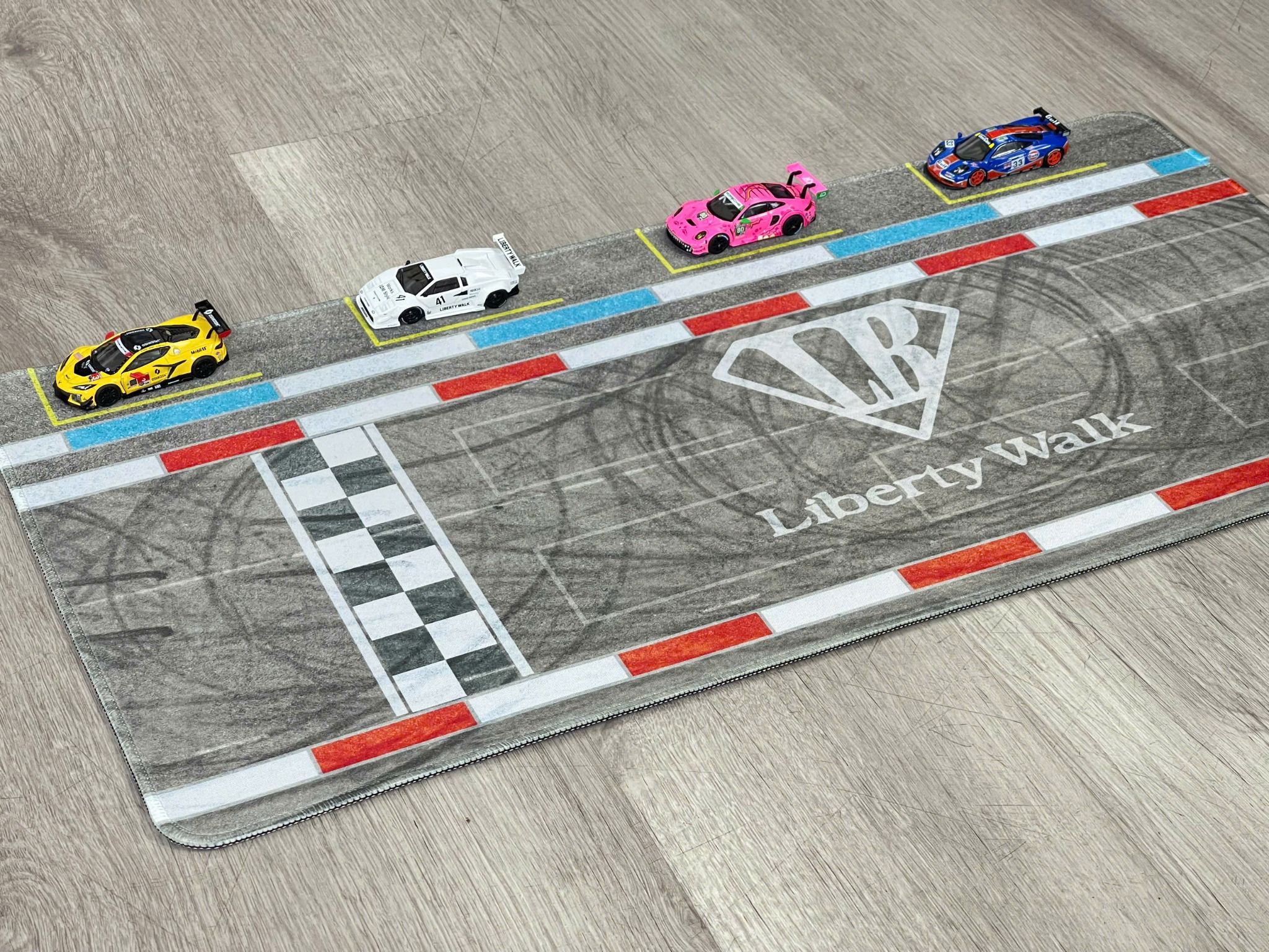  Phụ kiện thảm sa bàn chống trượt mô phỏng diorama bãi đỗ trường đua Lb Works liberty works 60x30cm tỉ lệ 1:64 Autono1 PT010 