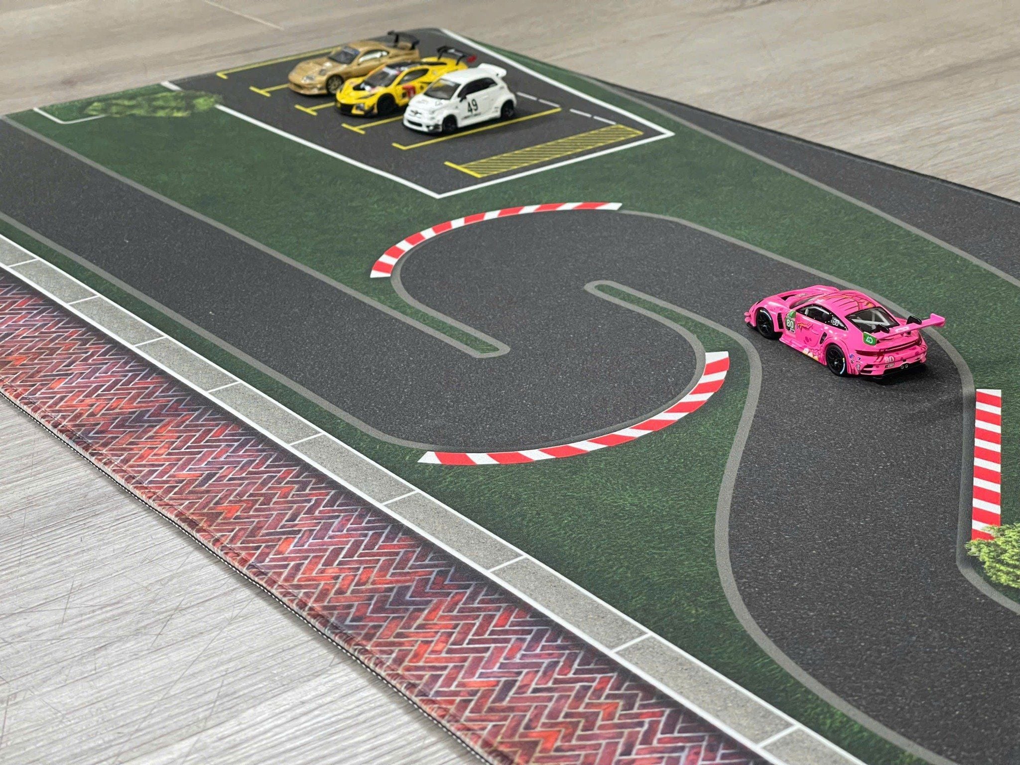  Phụ kiện thảm sa bàn chống trượt mô phỏng diorama bãi đỗ xe/ Parking lot đường xe chạy và công viên kích thước 90x40cm cho mô hình xe 1:64 Autono1 PT012 