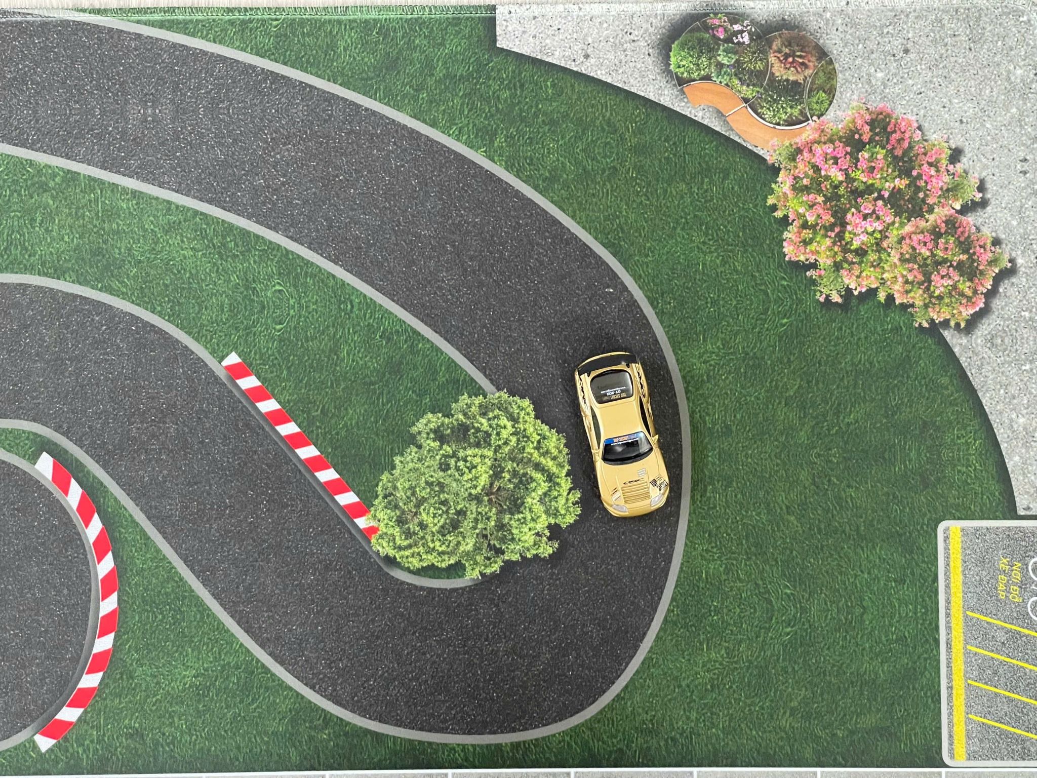  Phụ kiện thảm sa bàn chống trượt mô phỏng diorama bãi đỗ xe/ Parking lot đường xe chạy và công viên kích thước 90x40cm cho mô hình xe 1:64 Autono1 PT012 