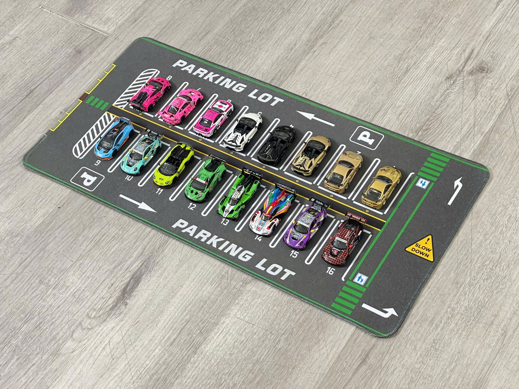  Phụ kiện thảm sa bàn chống trượt mô phỏng diorama bãi đỗ xe/ Parking lot có đường xe chạy kích thước 60x30cm tỉ lệ 1:64 Autono1 PT014 