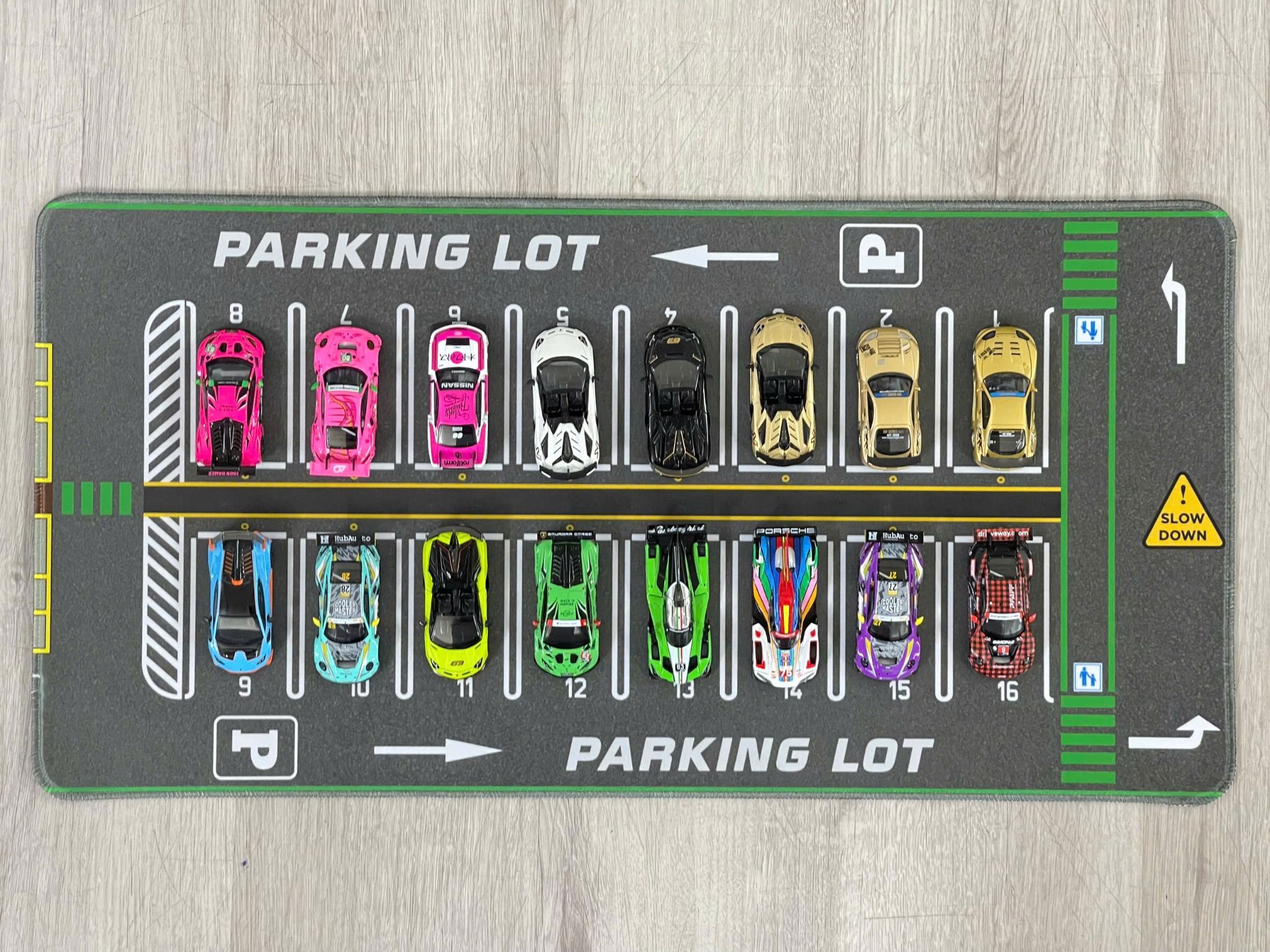  Phụ kiện thảm sa bàn chống trượt mô phỏng diorama bãi đỗ xe/ Parking lot có đường xe chạy kích thước 60x30cm tỉ lệ 1:64 Autono1 PT014 