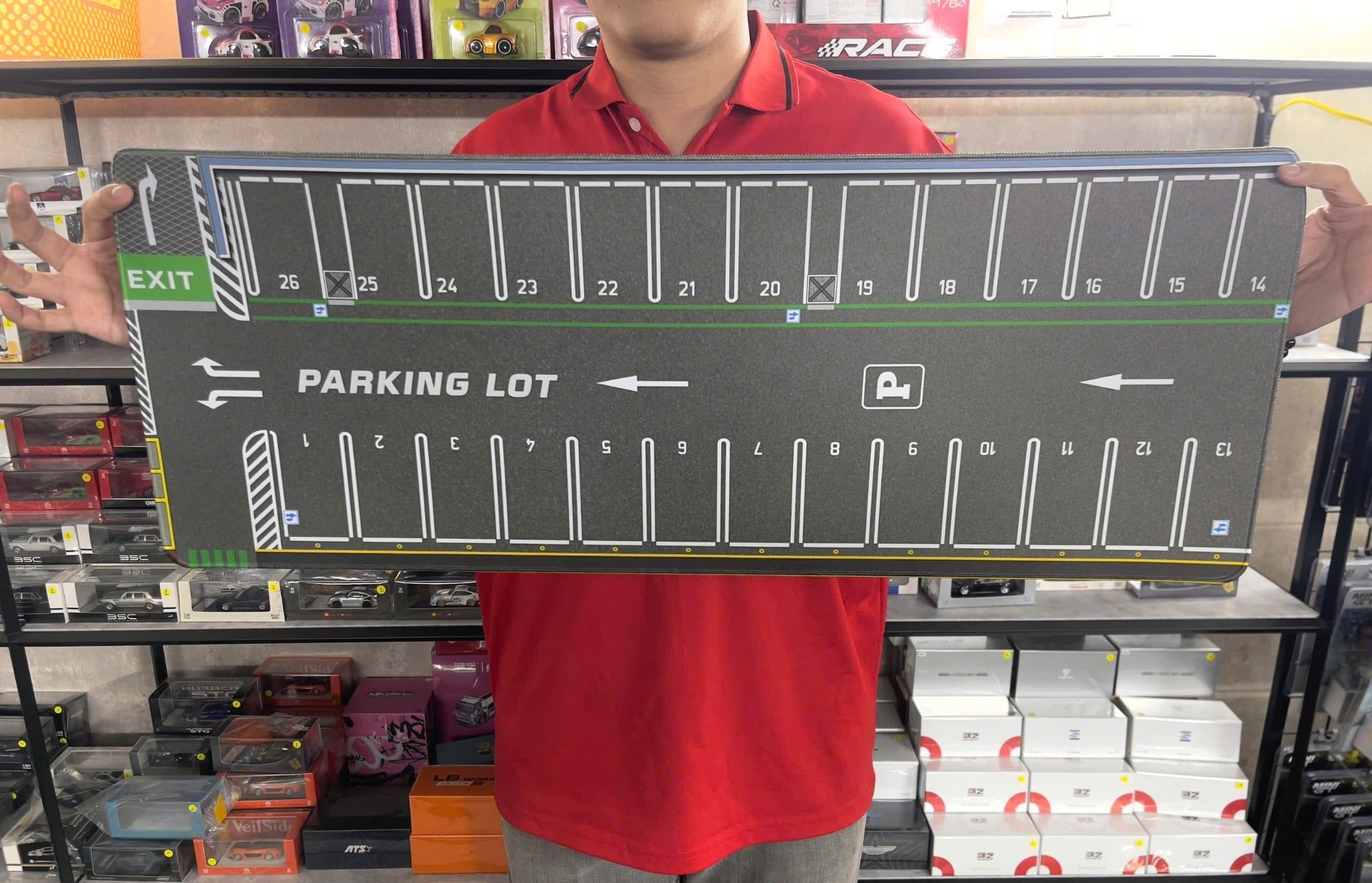  Phụ kiện thảm sa bàn chống trượt mô phỏng diorama bãi đỗ xe/ Parking lot có đường xe chạy kích thước 80x30cm tỉ lệ 1:64 Autono1 PT014 