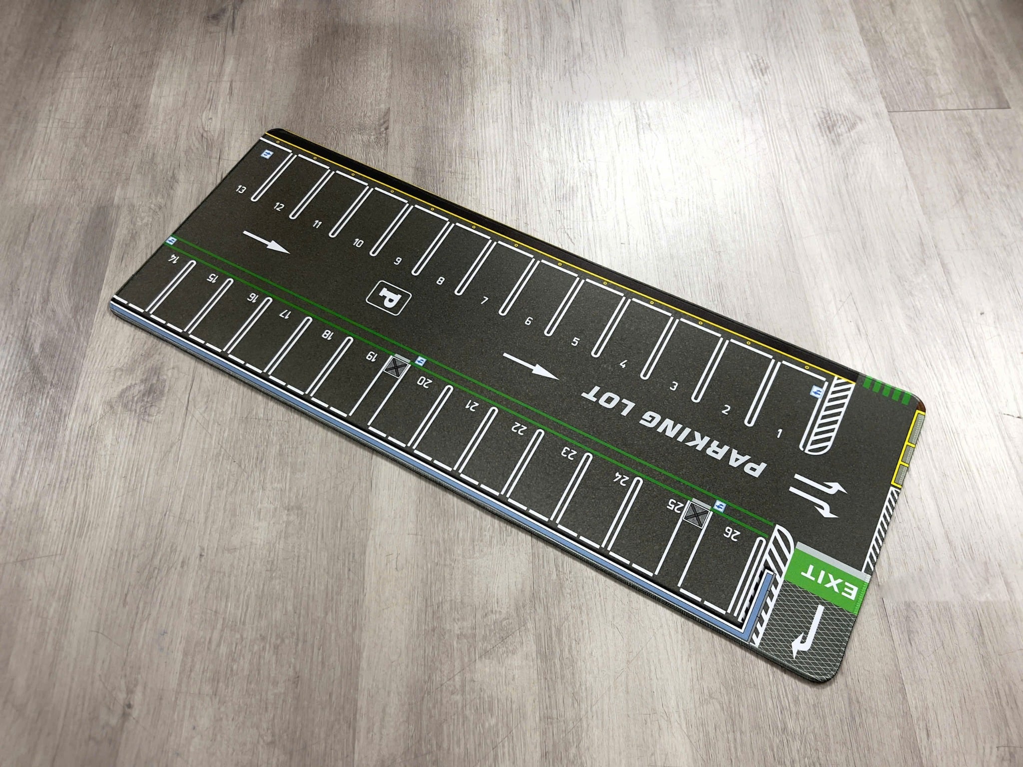  Phụ kiện thảm sa bàn chống trượt mô phỏng diorama bãi đỗ xe/ Parking lot có đường xe chạy kích thước 80x30cm tỉ lệ 1:64 Autono1 PT014 