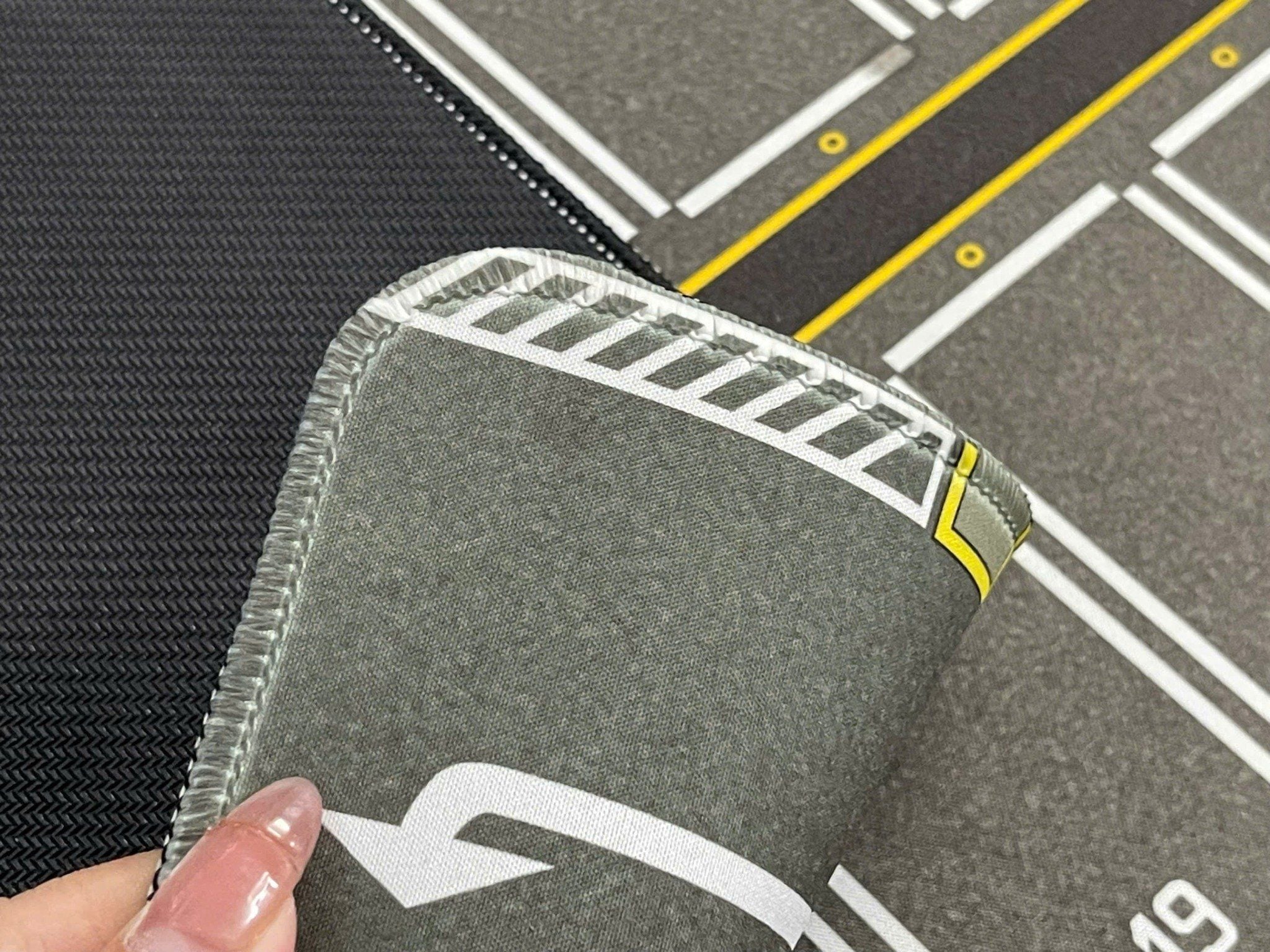  Phụ kiện thảm sa bàn chống trượt mô phỏng diorama bãi đỗ xe/ Parking lot đường xe chạy kích thước 90x40cm cho mô hình xe 1:64 Autono1 PT014 