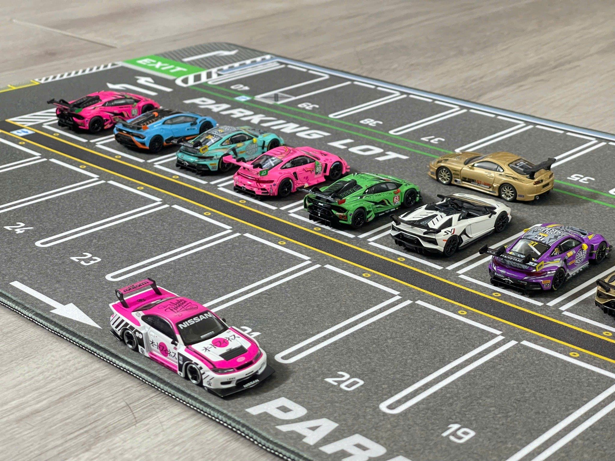  Phụ kiện thảm sa bàn chống trượt mô phỏng diorama bãi đỗ xe hơn 60 chỗ kích thước 100x50cm cho mô hình xe 1:64 Autono1 PT014 