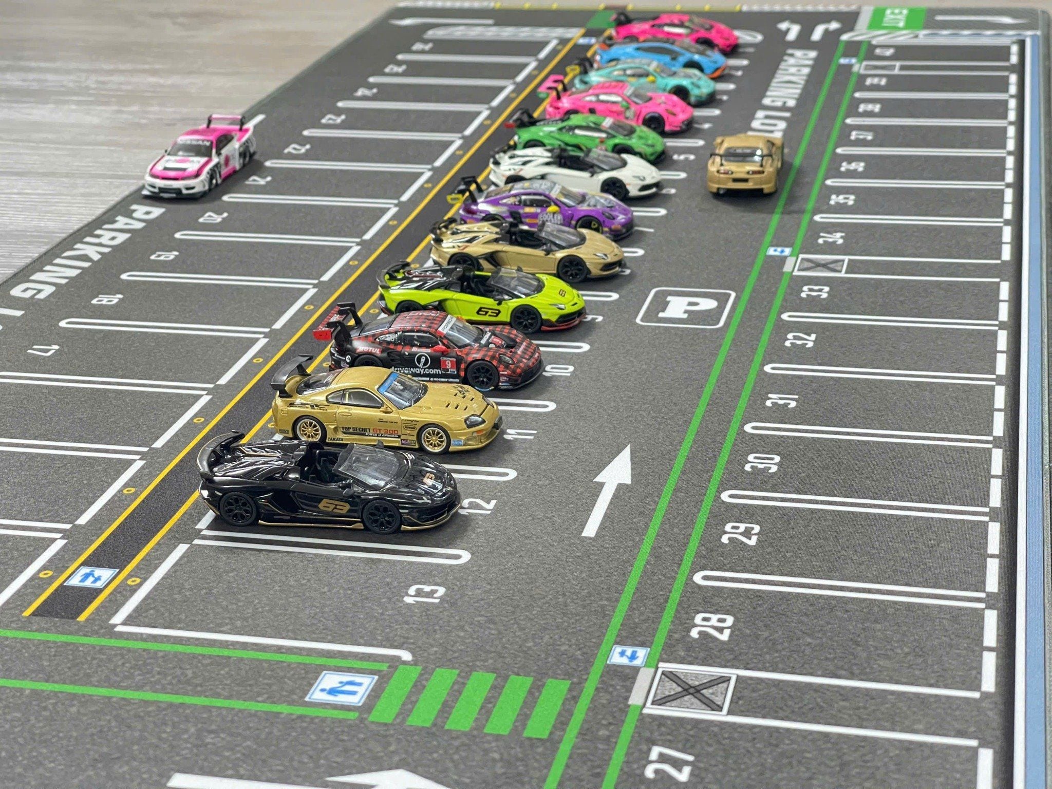  Phụ kiện thảm sa bàn chống trượt mô phỏng diorama bãi đỗ xe/ Parking lot đường xe chạy kích thước 90x40cm cho mô hình xe 1:64 Autono1 PT014 
