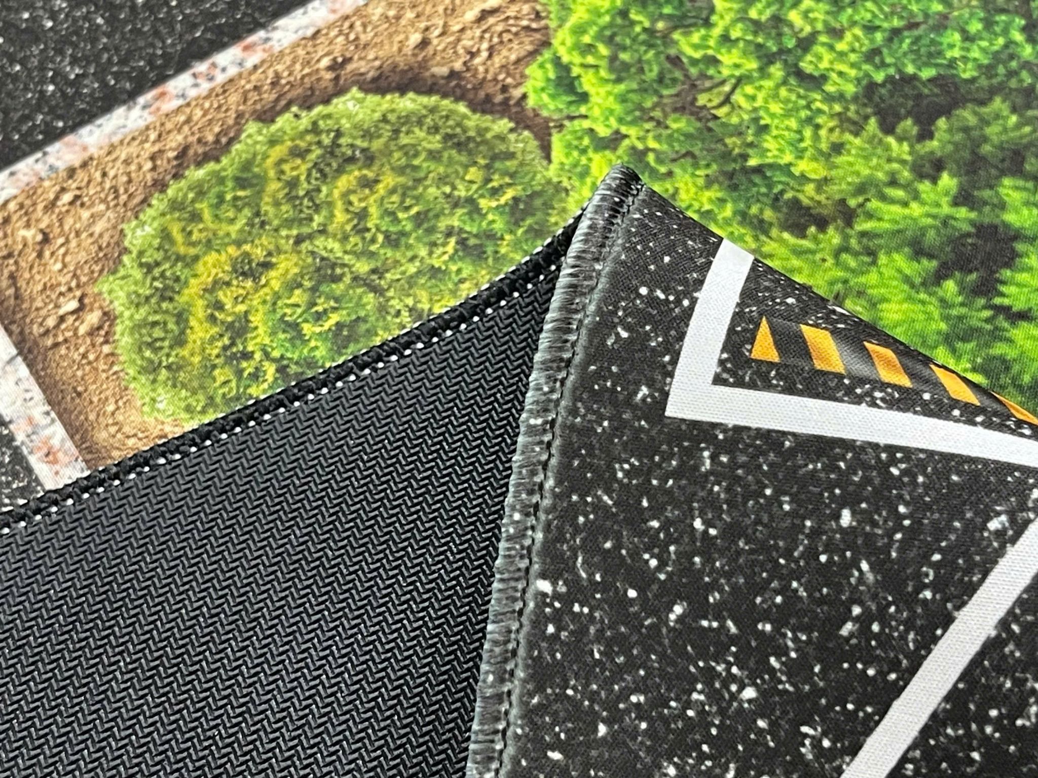  Phụ kiện thảm sa bàn chống trượt mô phỏng diorama bãi đỗ xe/ Parking lot có cây kích thước 90x40cm cho mô hình xe 1:64 Autono1 PT015 