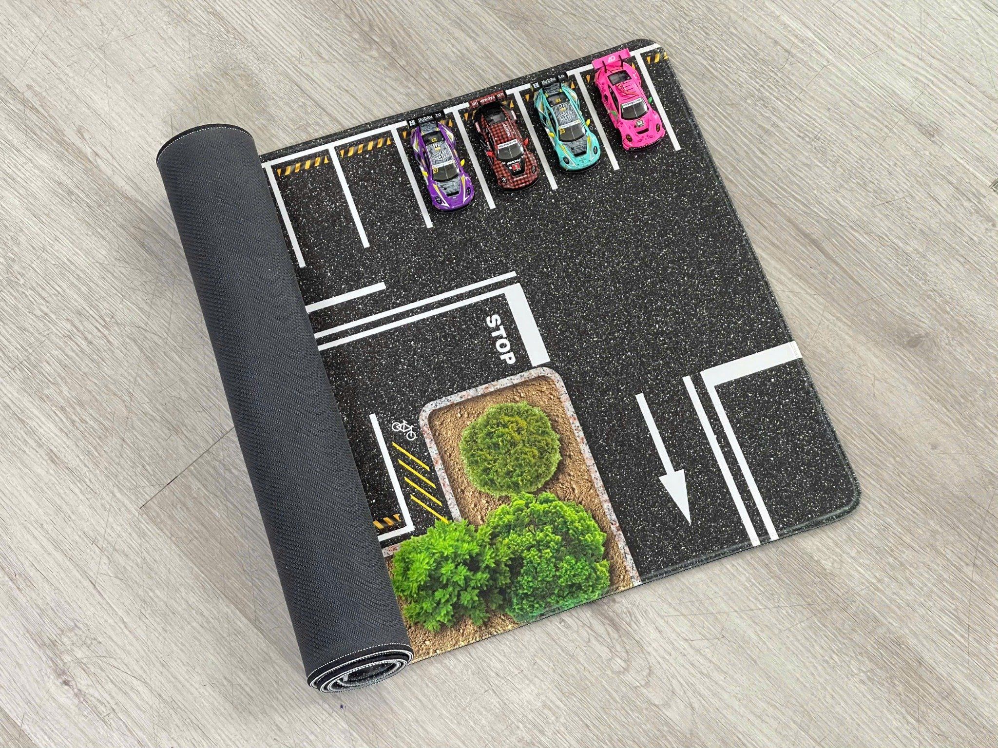  Phụ kiện thảm sa bàn chống trượt mô phỏng diorama bãi đỗ xe/ Parking lot có cây kích thước 60x30cm tỉ lệ 1:64 Autono1 PT015 