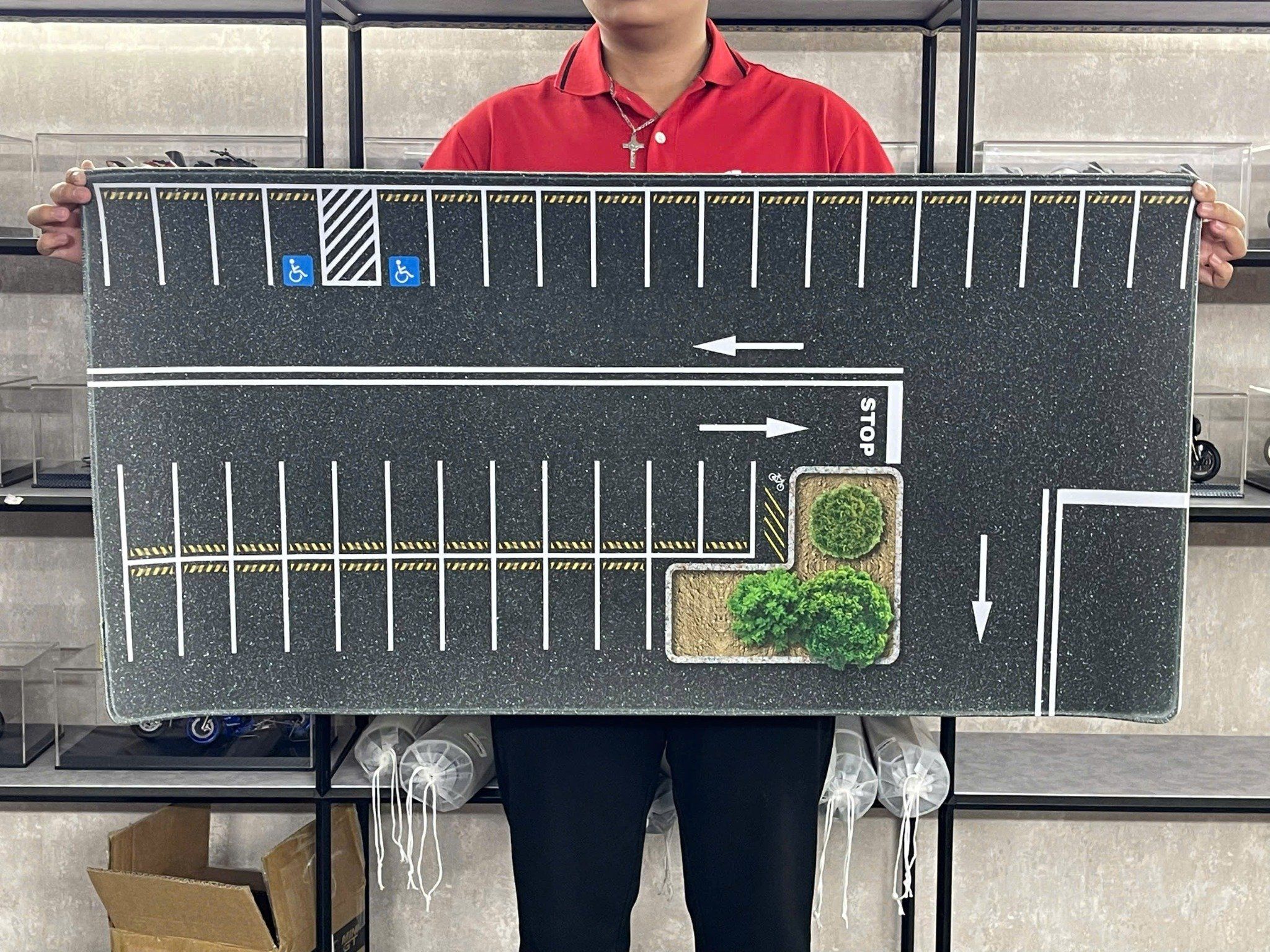  Phụ kiện thảm sa bàn chống trượt mô phỏng diorama bãi đỗ xe/ Parking lot có cây kích thước 60x30cm tỉ lệ 1:64 Autono1 PT015 