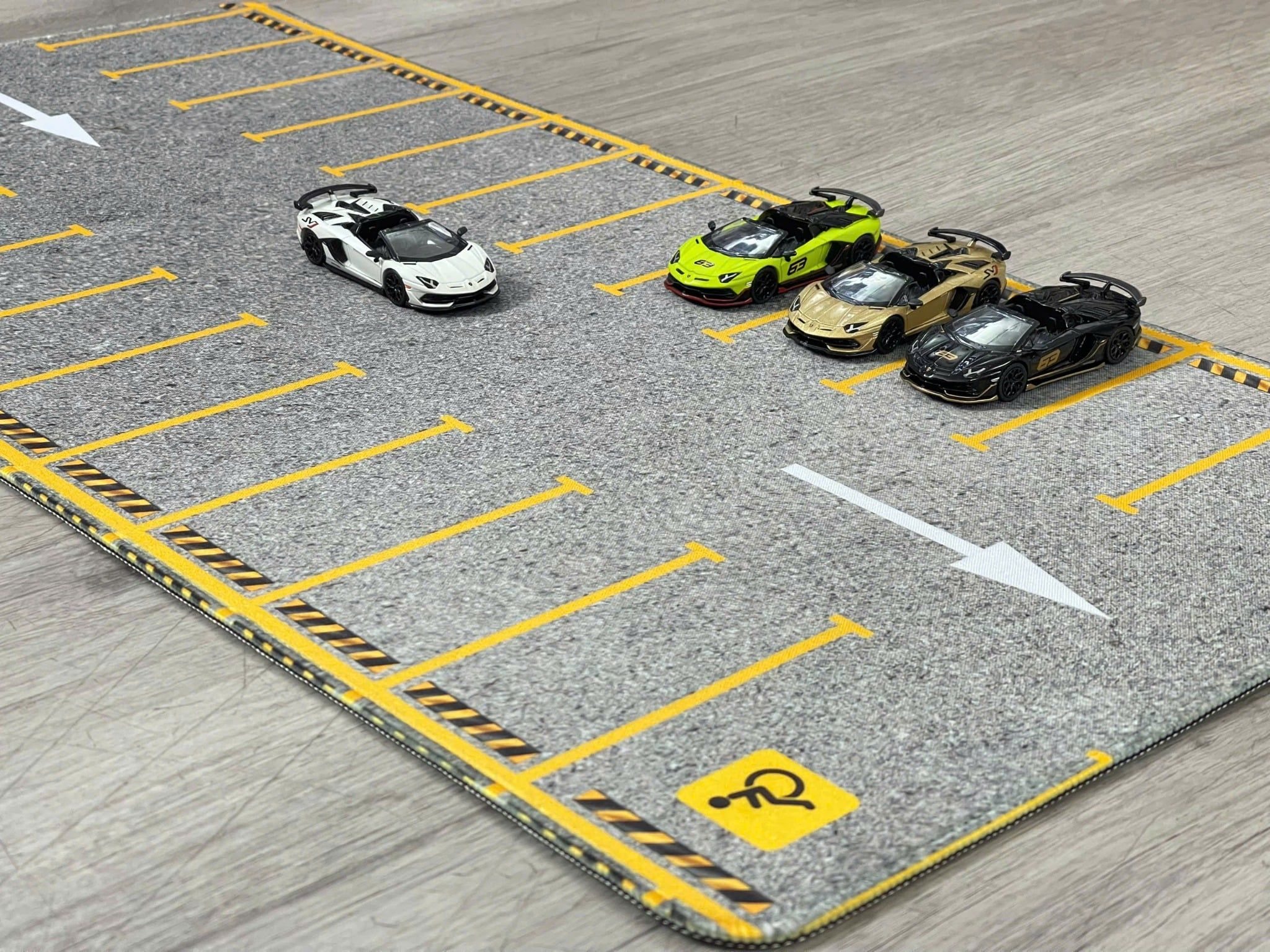  Phụ kiện thảm sa bàn chống trượt mô phỏng diorama bãi đỗ xe/ Parking lot kích thước 60x30cm tỉ lệ 1:64 Autono1 PT016 