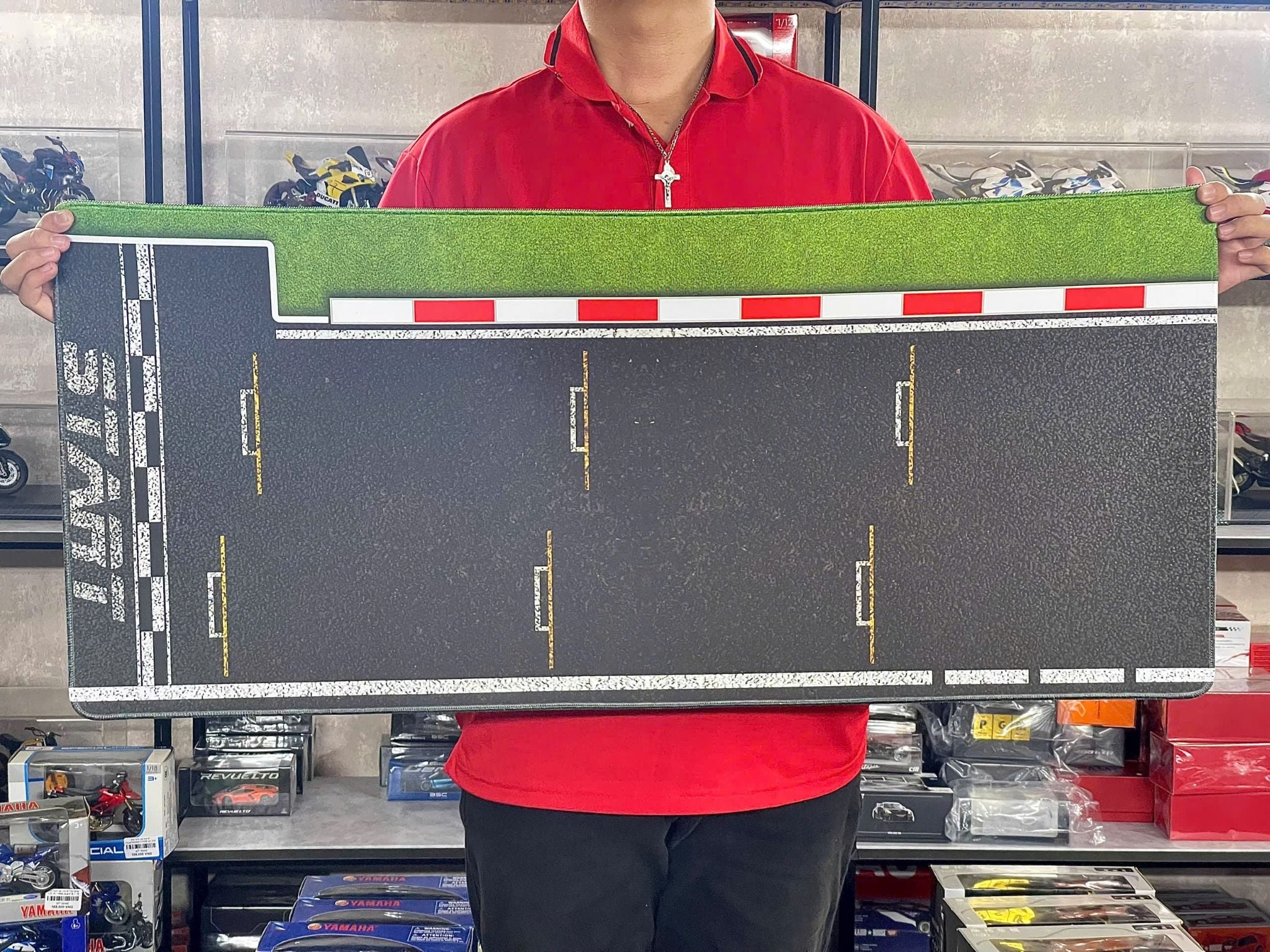  Phụ kiện thảm sa bàn chống trượt mô phỏng diorama pit race trường đua xe F1 kích cỡ 90x40cm tỉ lệ 1:24 Autono1 PT018 