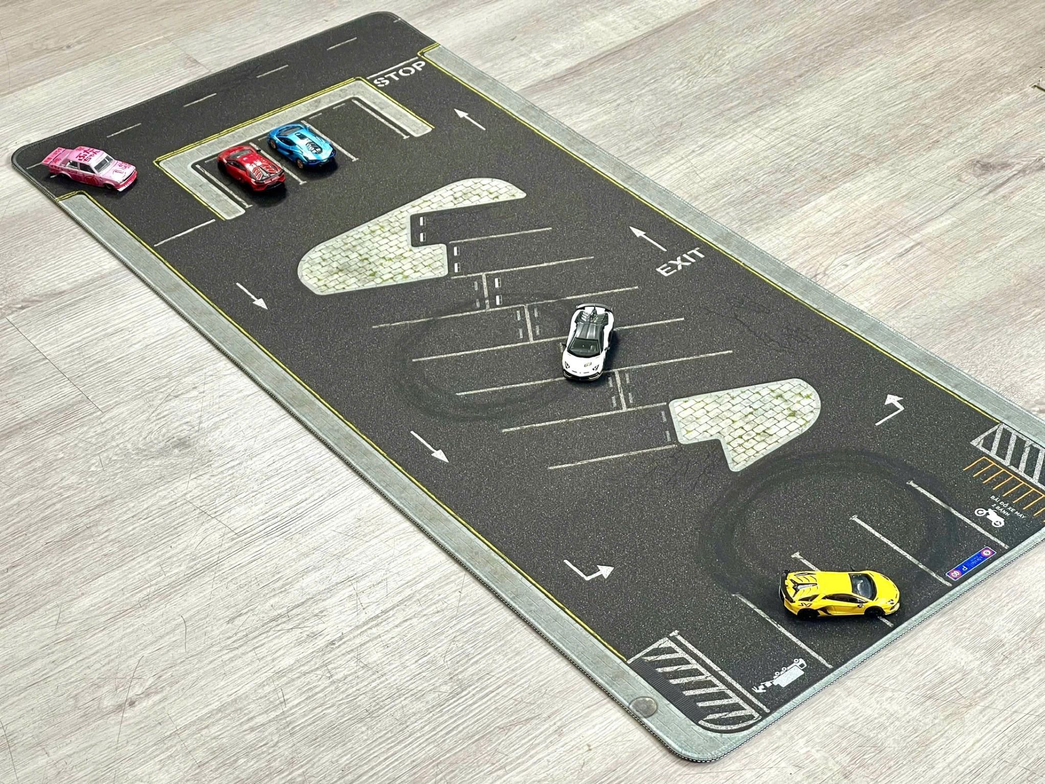 Phụ kiện thảm sa bàn chống trượt mô phỏng diorama bãi đỗ xe kích thước 80x30 cho mô hình xe 1:64 Autono1 PT030 