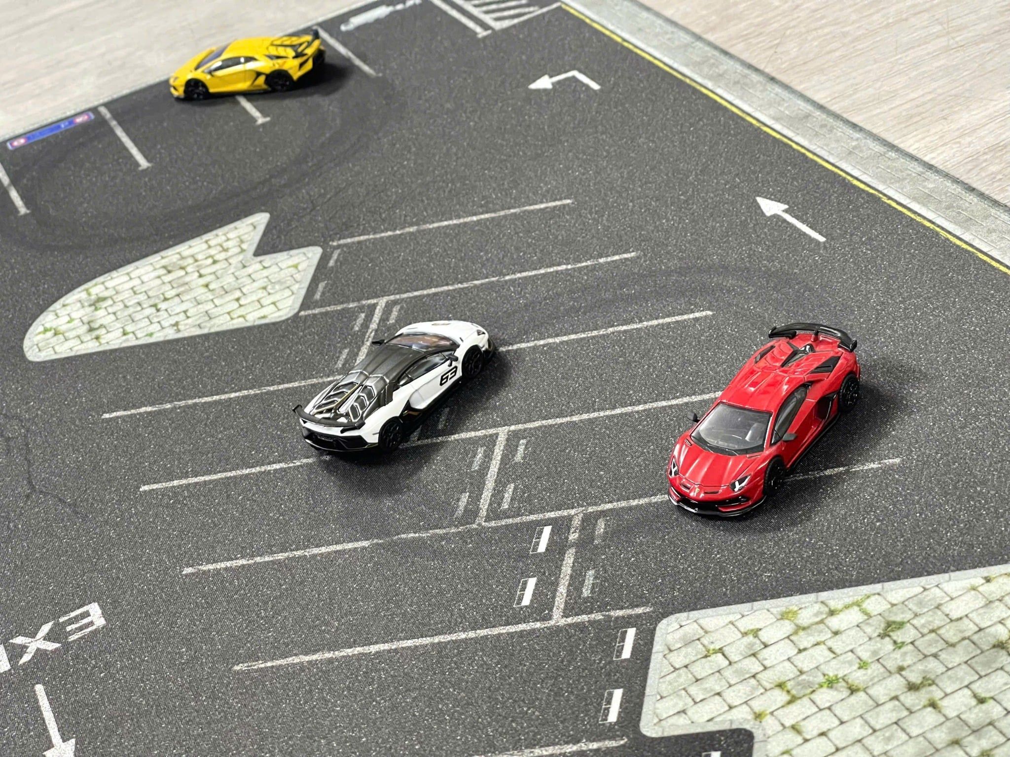  Phụ kiện thảm sa bàn chống trượt mô phỏng diorama bãi đỗ xe kích thước 80x30 cho mô hình xe 1:64 Autono1 PT030 