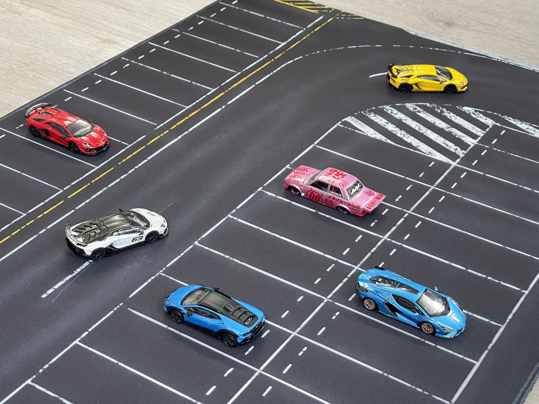  Phụ kiện thảm sa bàn chống trượt mô phỏng diorama đường bãi đỗ xe lớn kích thước 90x40 cho mô hình xe 1:64 Autono1 PT032 