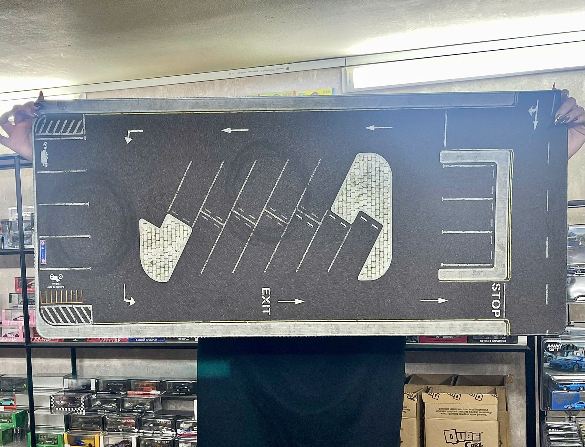  Phụ kiện thảm sa bàn chống trượt mô phỏng diorama bãi đỗ xe kích thước 90x40 cho mô hình xe 1:64 Autono1 PT030 