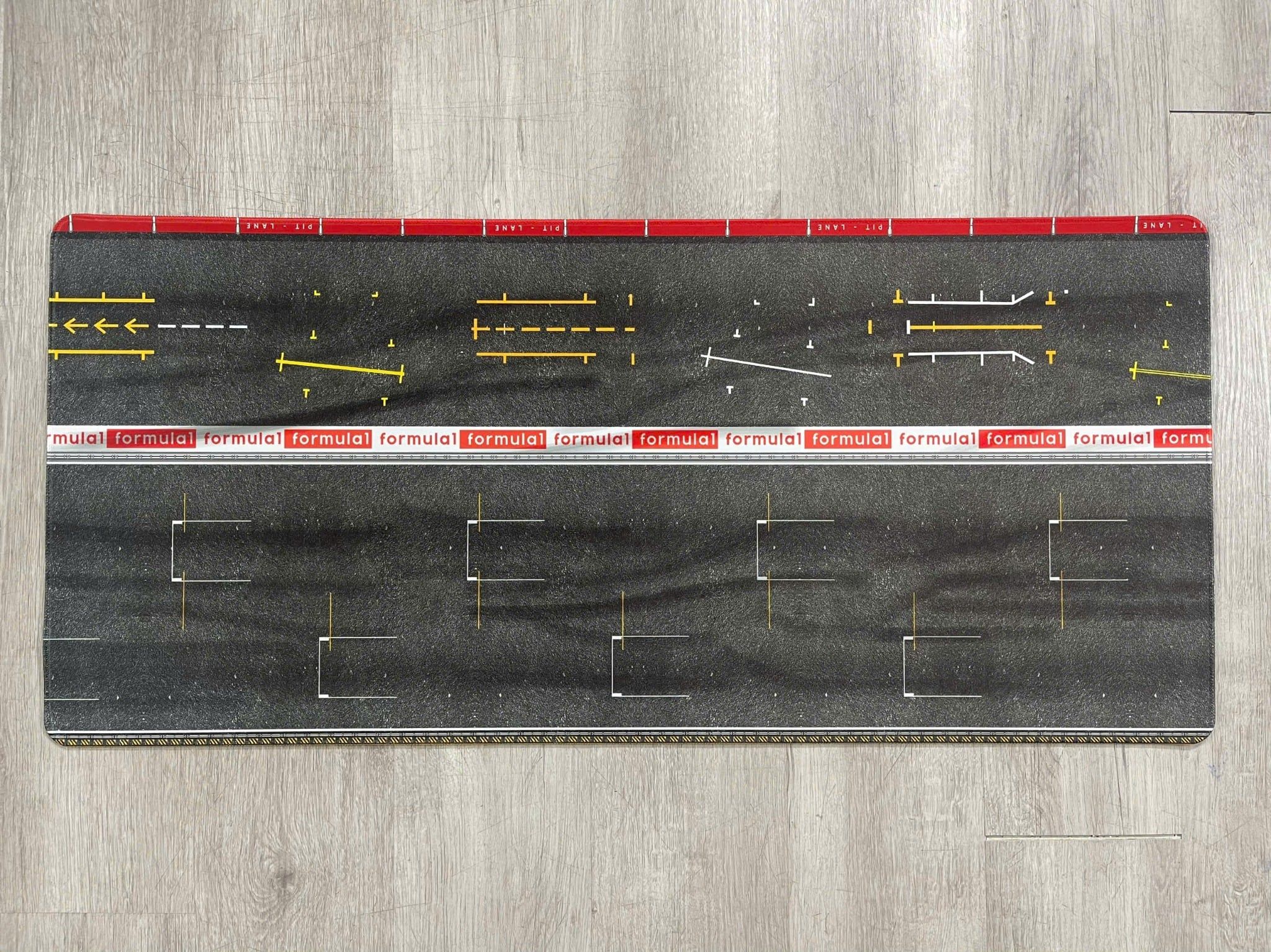  Phụ kiện thảm sa bàn chống trượt mô phỏng diorama đường đua F1 kích thước 90x40 cho mô hình xe 1:64 Autono1 PT031 