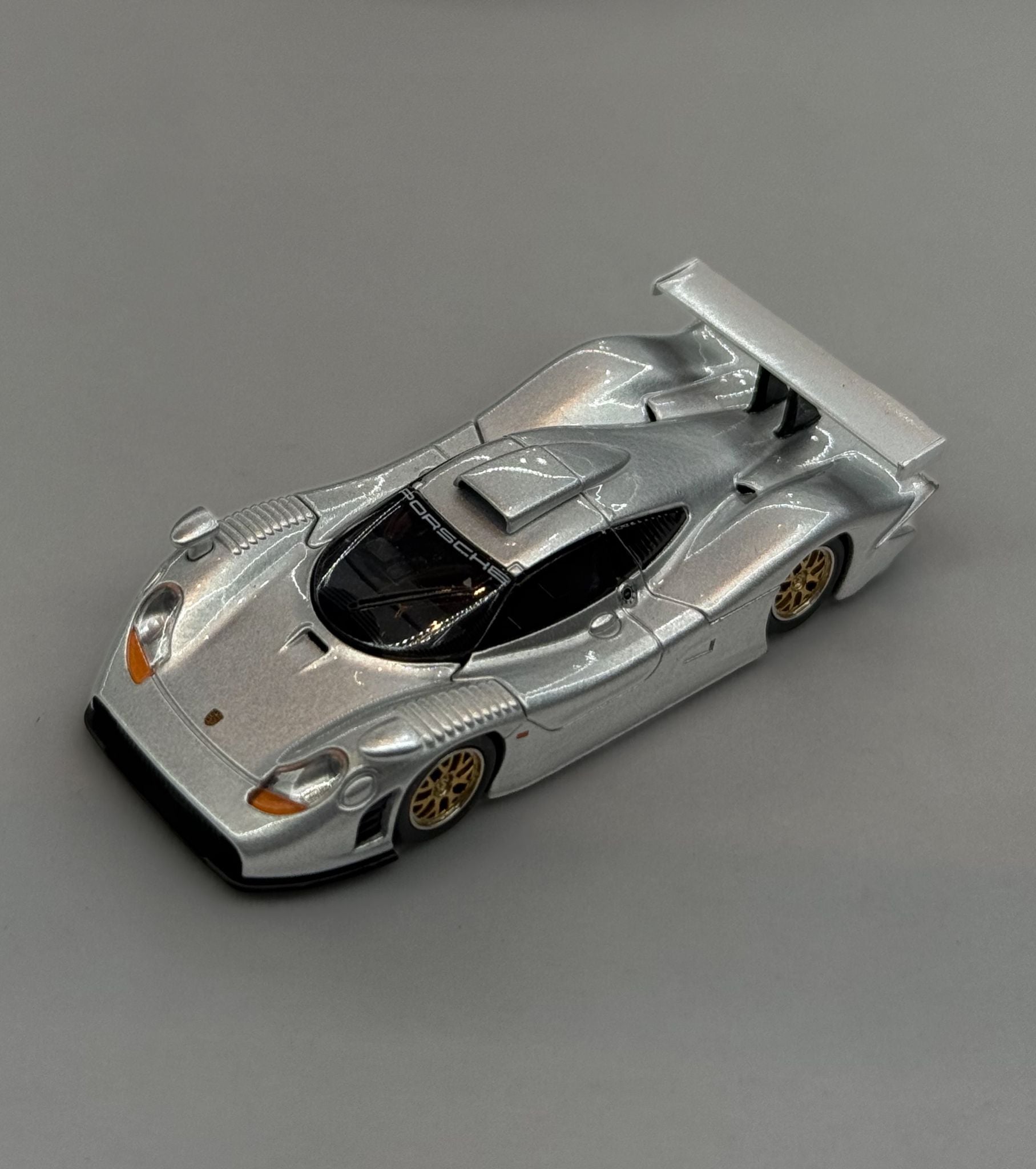  Mô hình xe Porsche 911 GT1 Silver tỉ lệ 1:64 Trends Hobby 241084E 