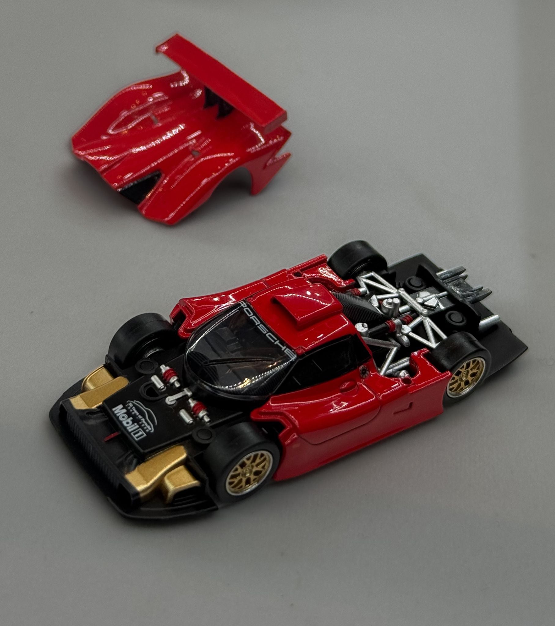  Mô hình xe Porsche 911 GT1 Red tỉ lệ 1:64 Trends Hobby 241085F 