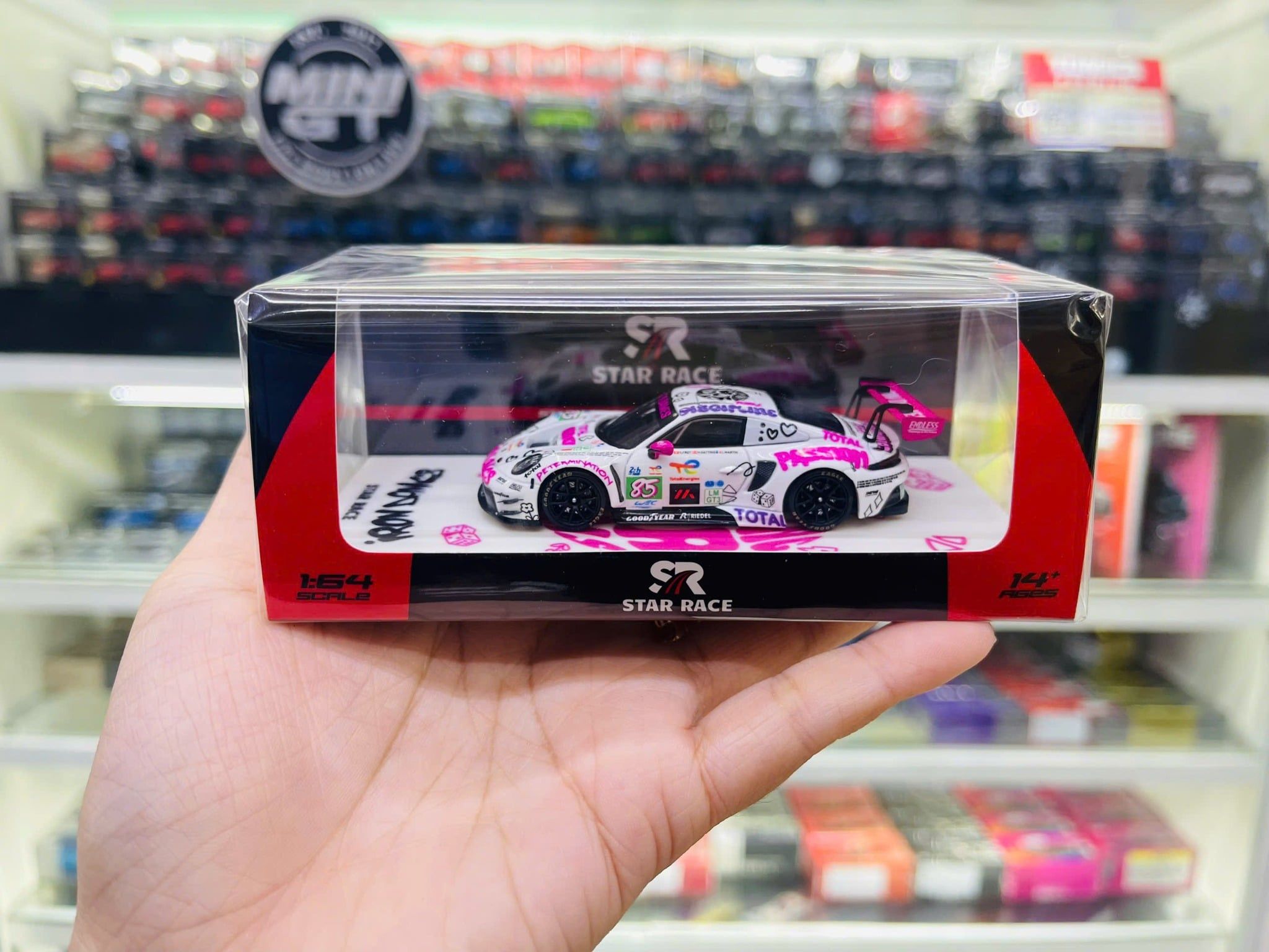  Mô hình xe Porsche 992 GT3 R Track Edition White-Pink Iron Dames #85 tỉ lệ 1:64 Star race SR64041 