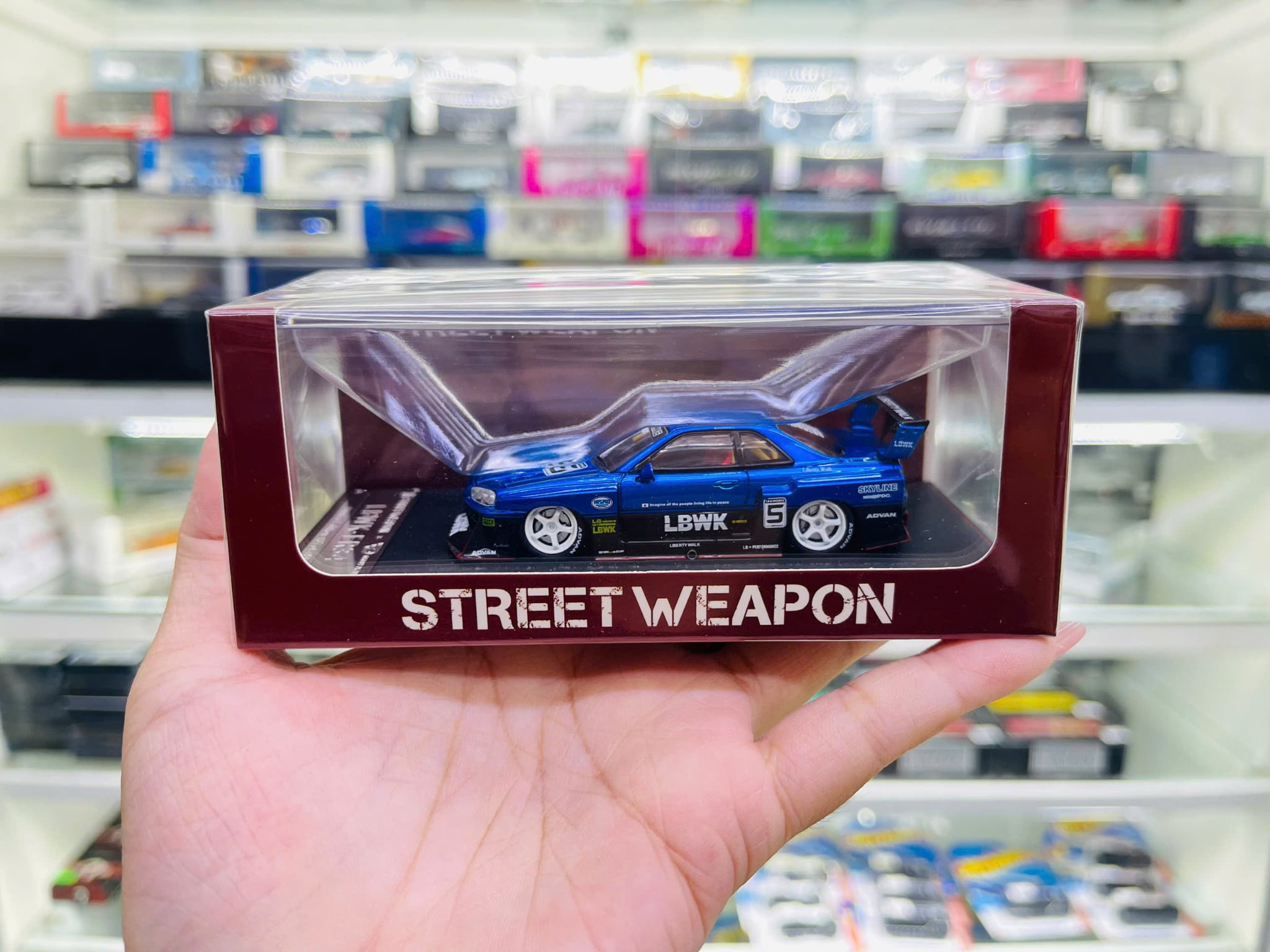  Mô hình xe ô tô Nissan ER35 SWNER34 #5 tỉ lệ 1:64 Street weapon SW64043 