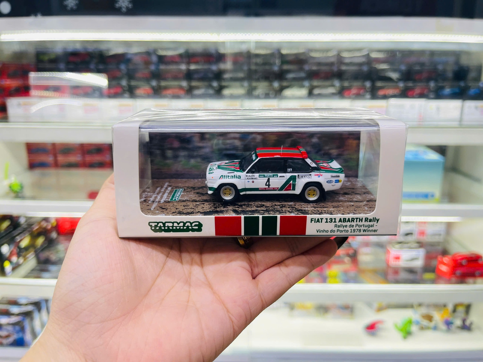  Mô hình xe FIAT 131 ABARTH Rally, Rallye de Portugal - Vinho do Porto 1978 Winner, Markku Alén / Ilkka Kivimäki tỉ lệ 1:64 Tarmac Works T64-094-78RP04 